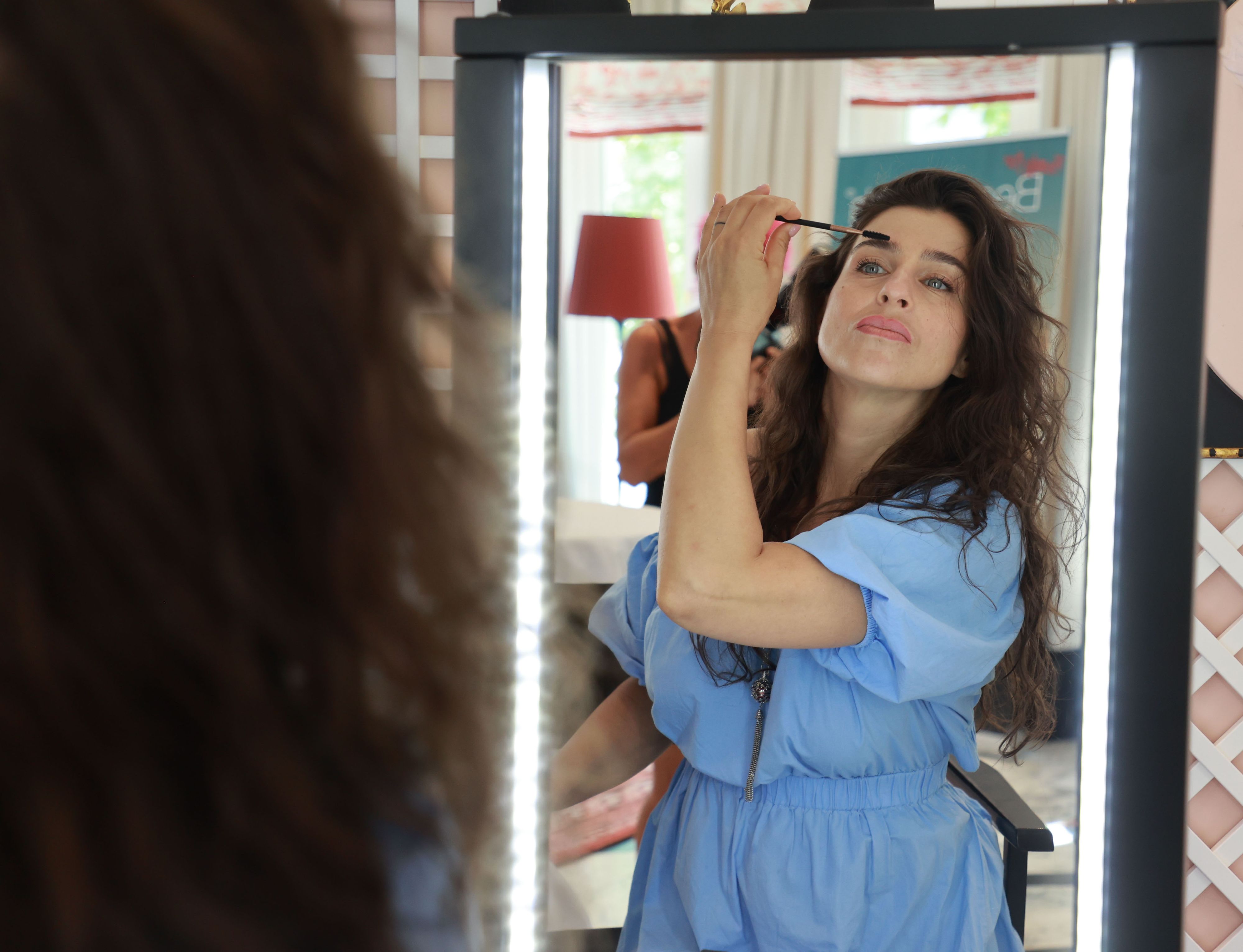 Asmik Grigorian ist seit 2022 Testimonial der Make-up-Marke.