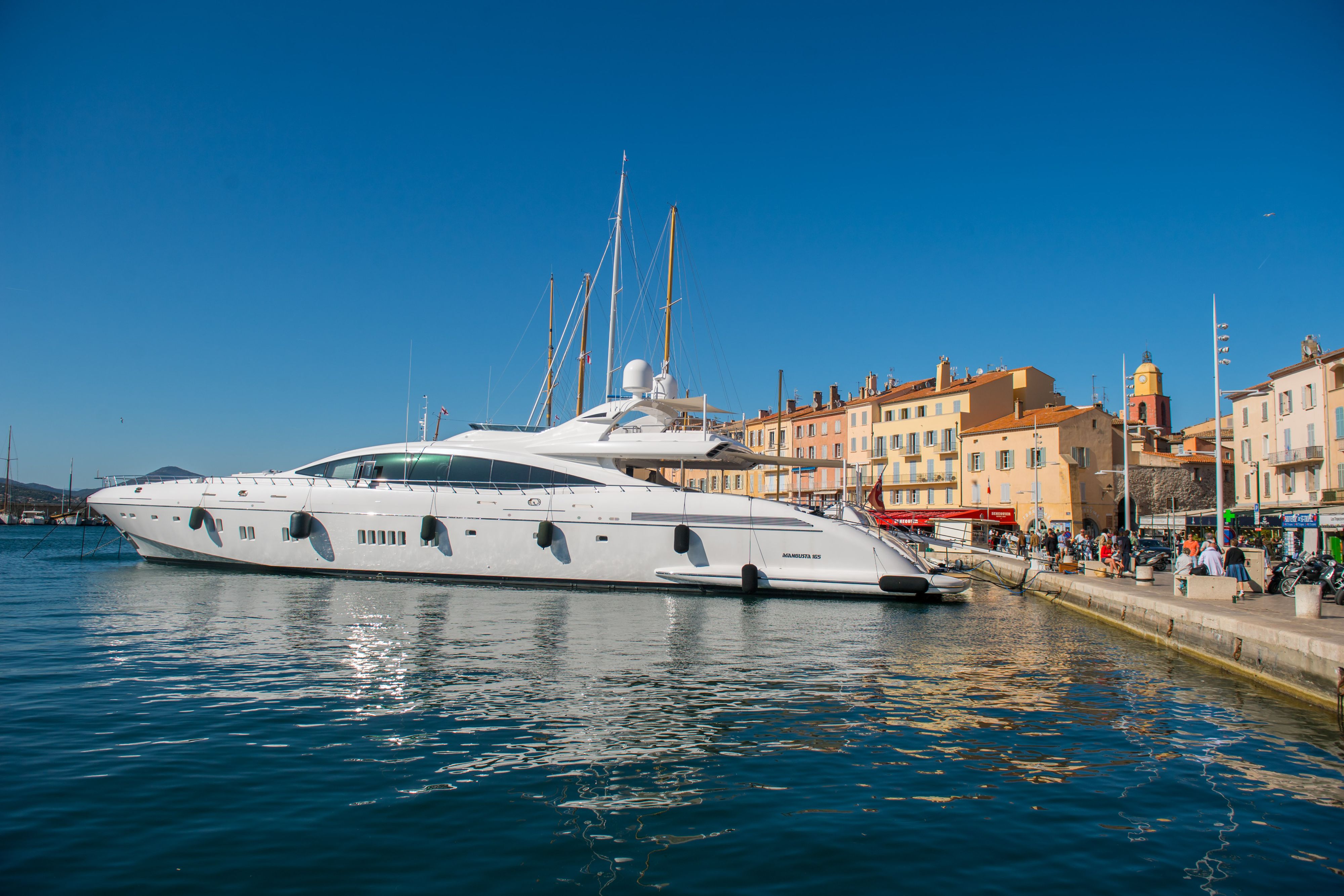St. Tropez gilt mit seinen pompösen Yachten als Luxus-Urlaubsort.