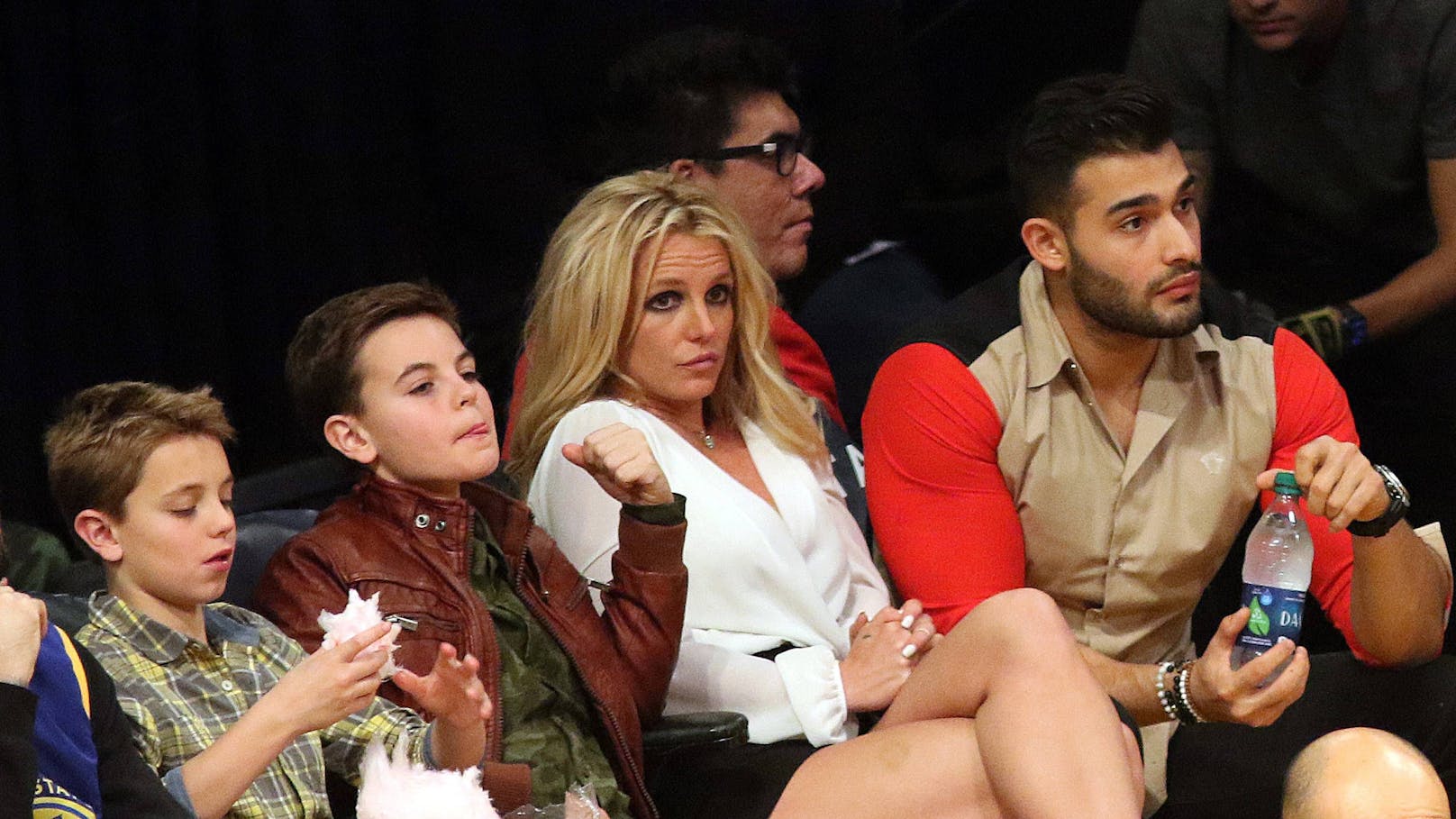 "Schockiert": Britney meldet sich zur Scheidung zu Wort