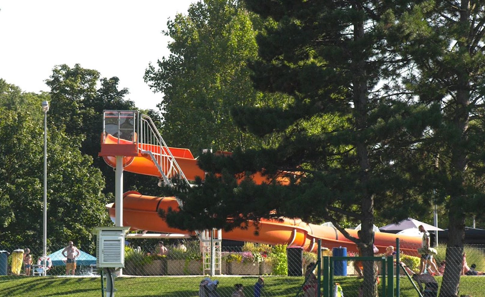 9-Jährige reanimiert! Bademeister zog Kind aus Wasser