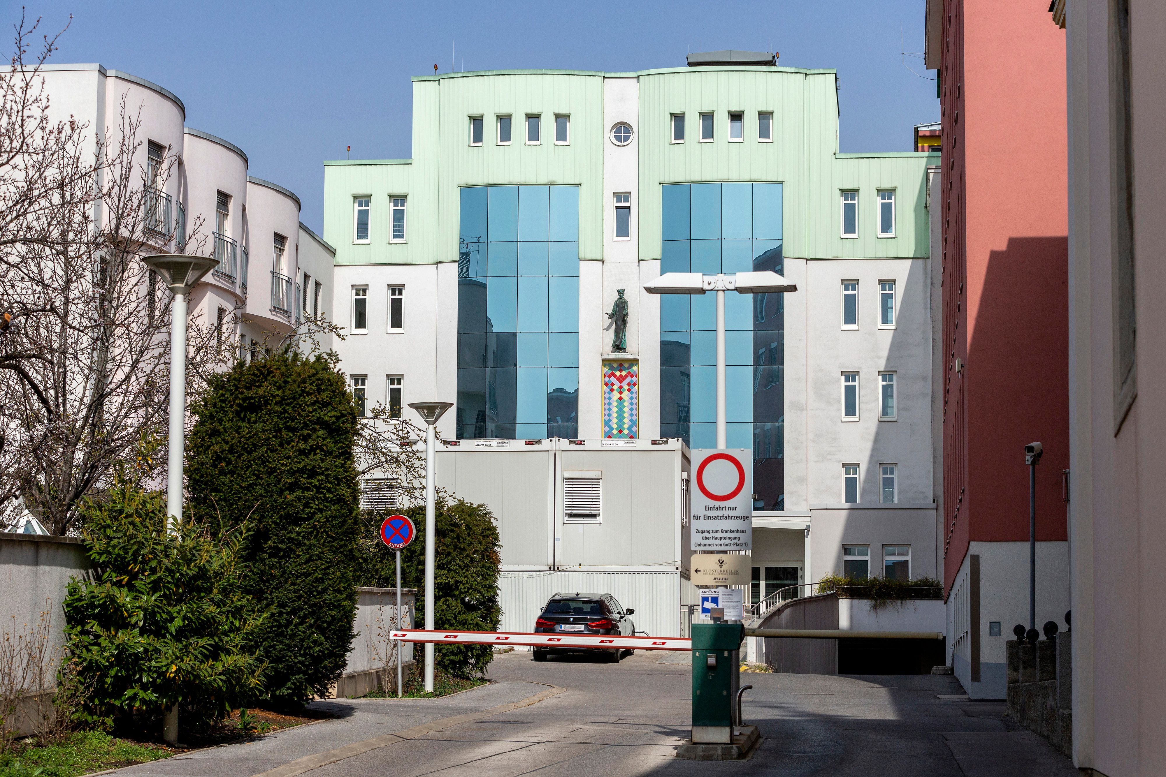 Der verletzte Motorradfahrer musste ins Krankenhaus Eisenstadt verbracht werden. 