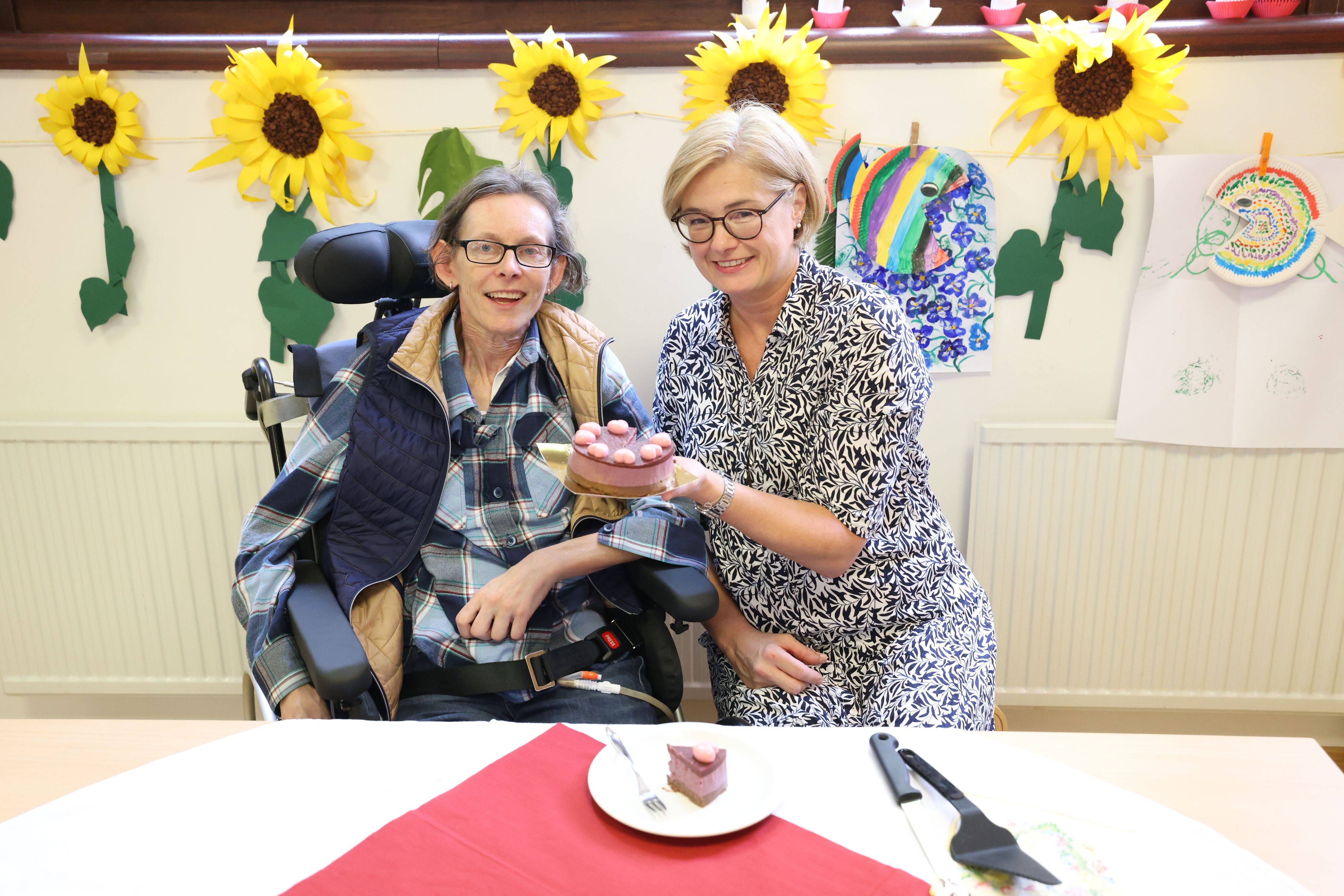 MS-Patientin Monika und Tageszentrum-Leiterin Petra Hausteiner (re.) testeten beim <em>