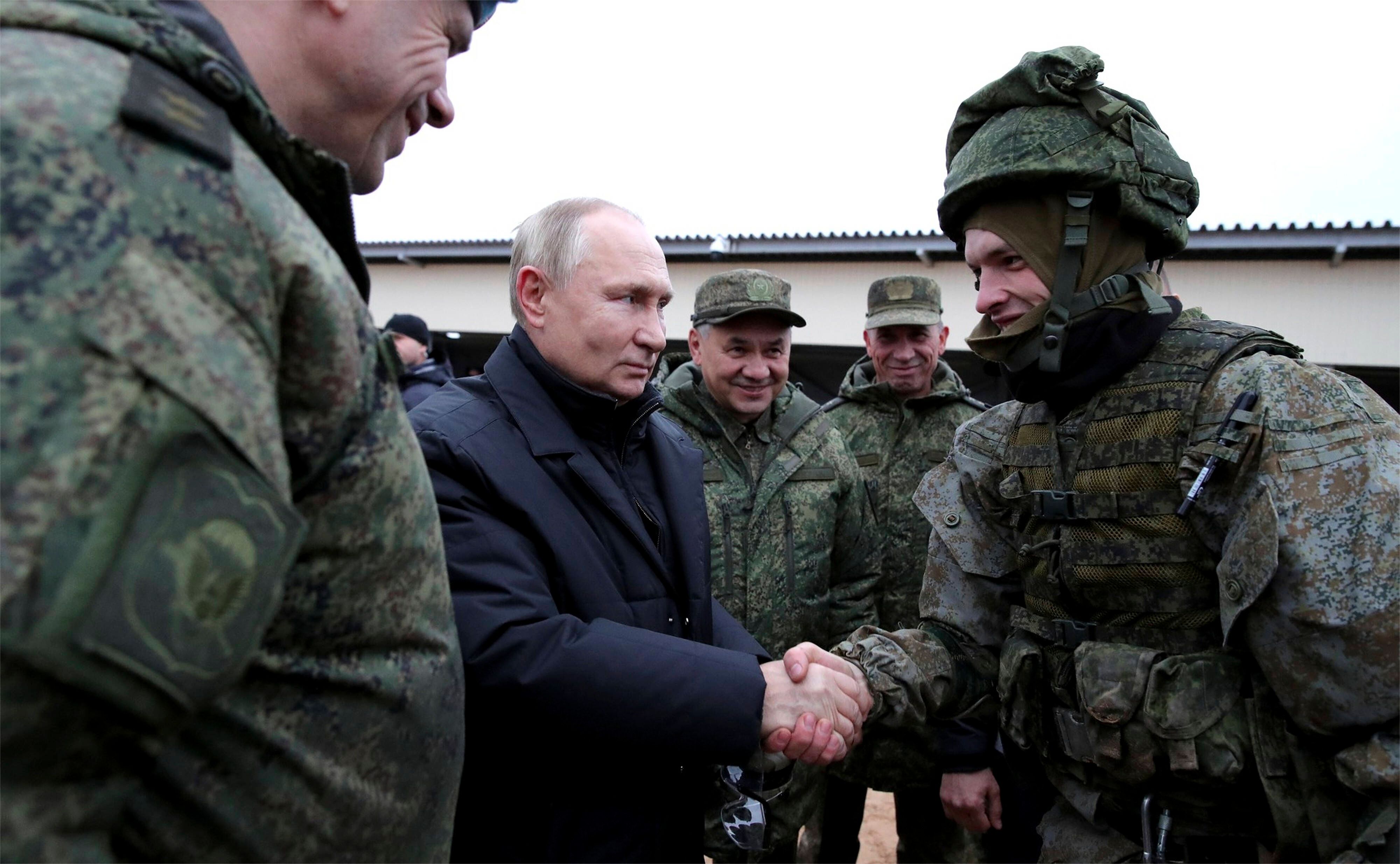 Der russische Präsident Wladimir Putin stellt in der Südukraine eine neue Armee zusammen. 