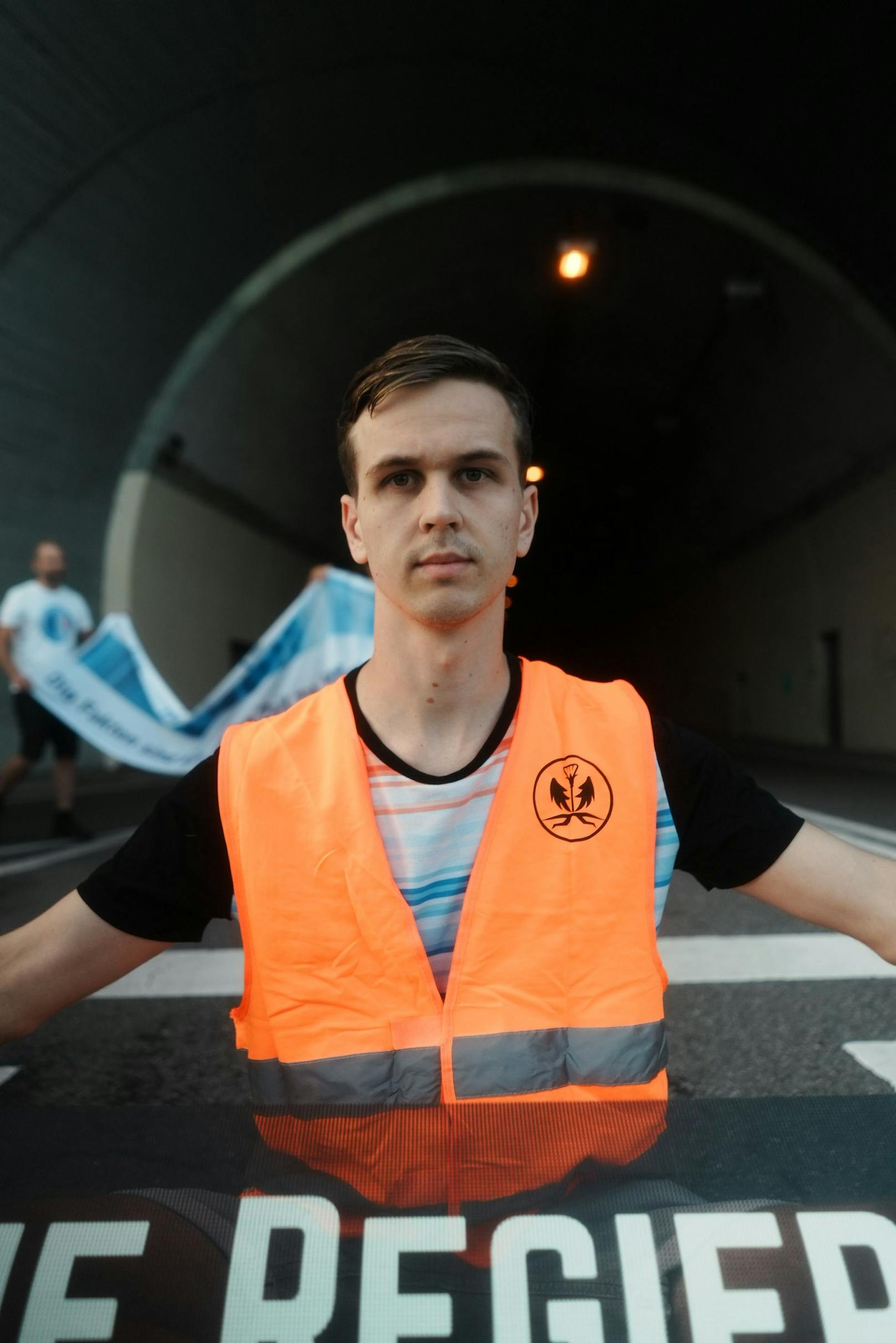 Mehrere Klima-Kleber pickten vor dem Römerbergtunnel in der oberösterreichischen Landeshauptstadt!