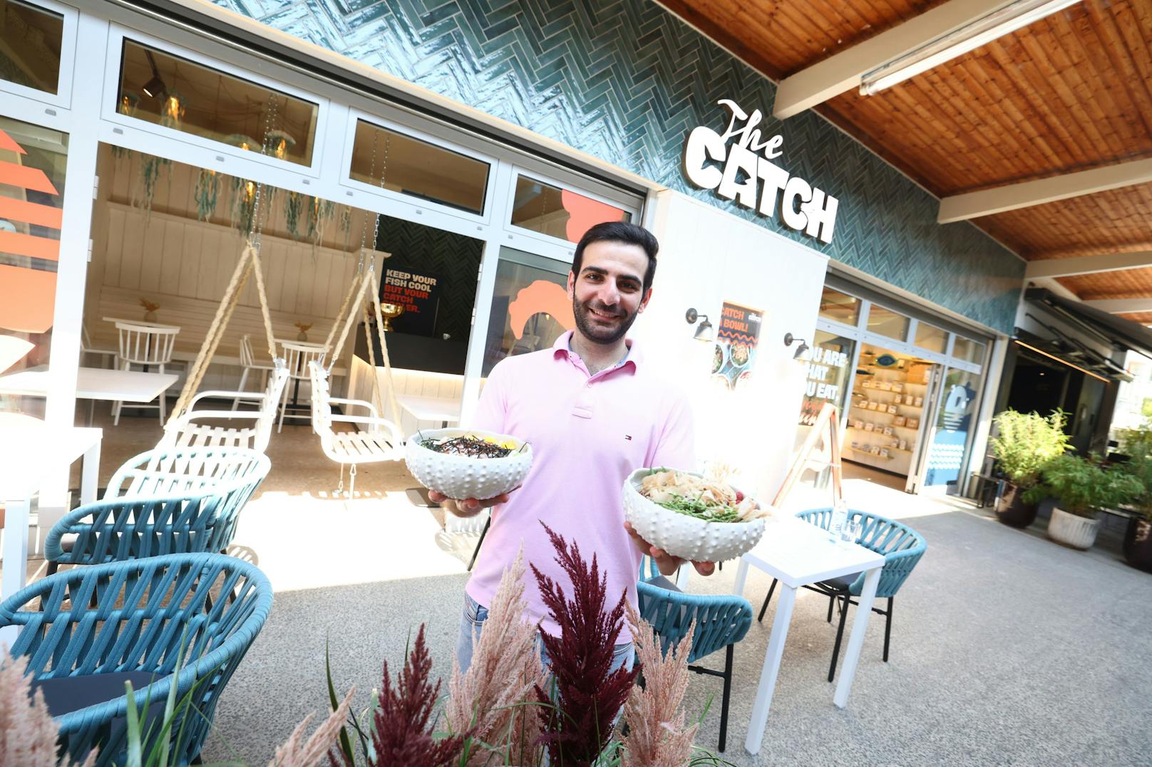 Menashe Babaev betreibt das Lokal "The Catch" am Wiener Vorgartenmarkt.