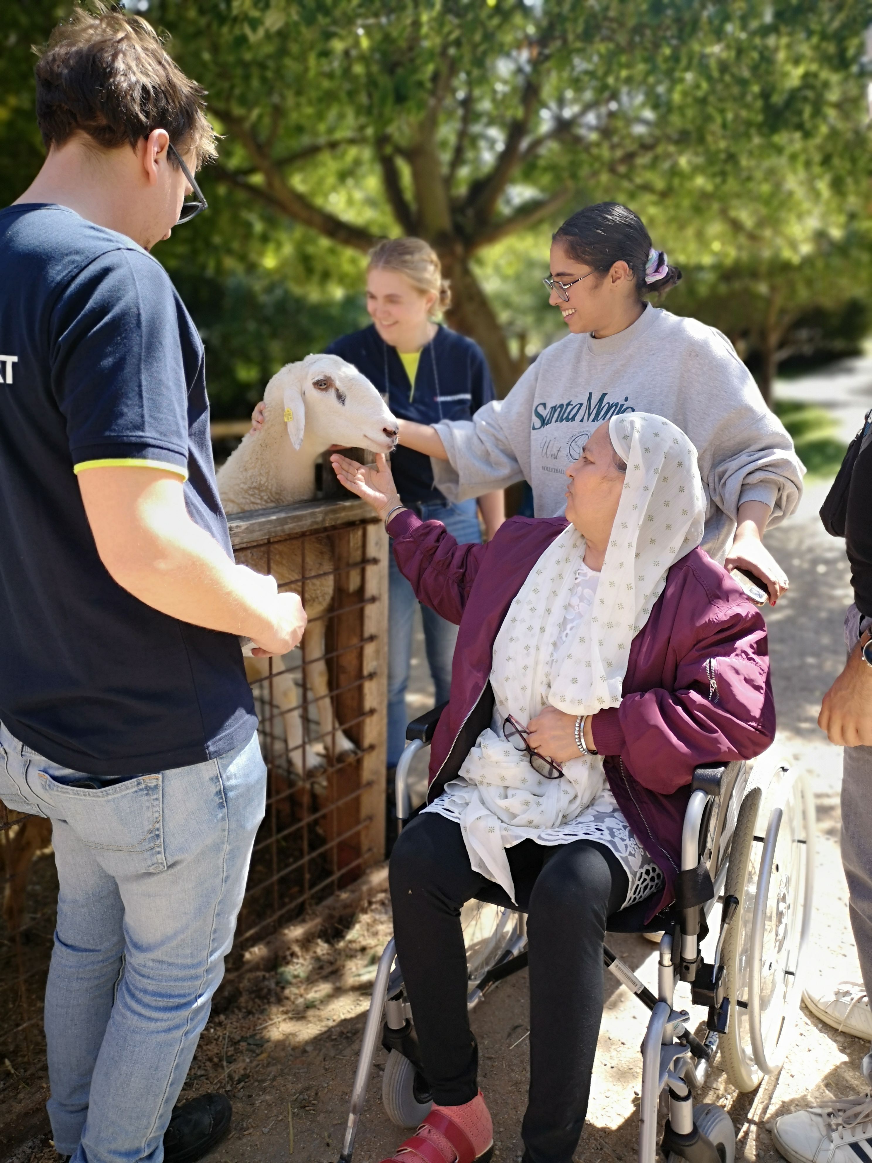 Gurdish (57) wuchs auf einem Bauernhof auf. Ihr größter Wunsch war es, noch einmal einen Ausflug an einem Hof zu machen.&nbsp;