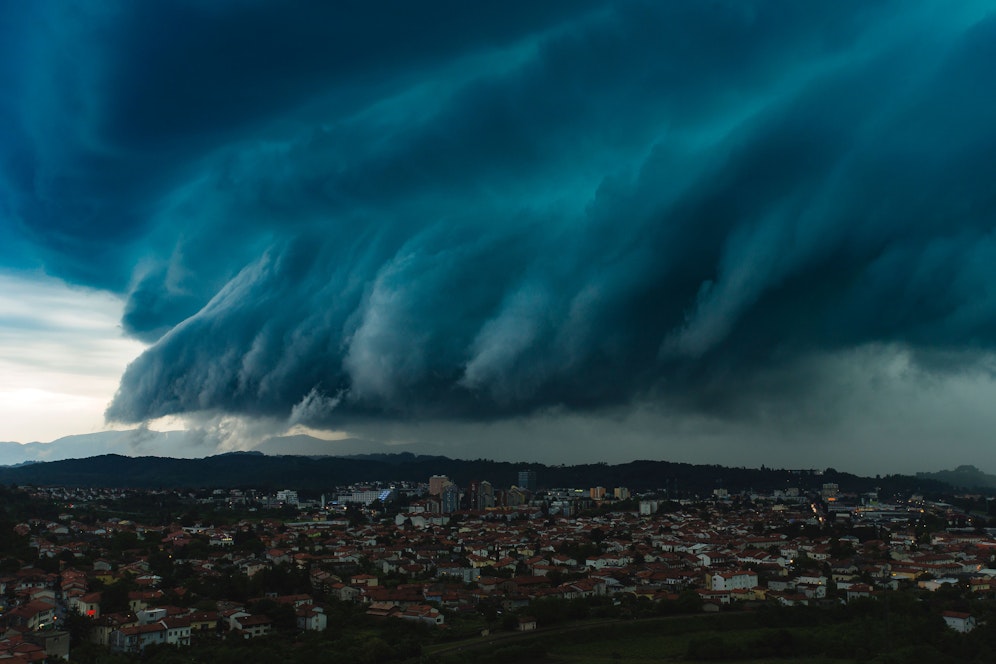 Schwerer Hagel und Gewitterböen steuern auf Österreich zu.