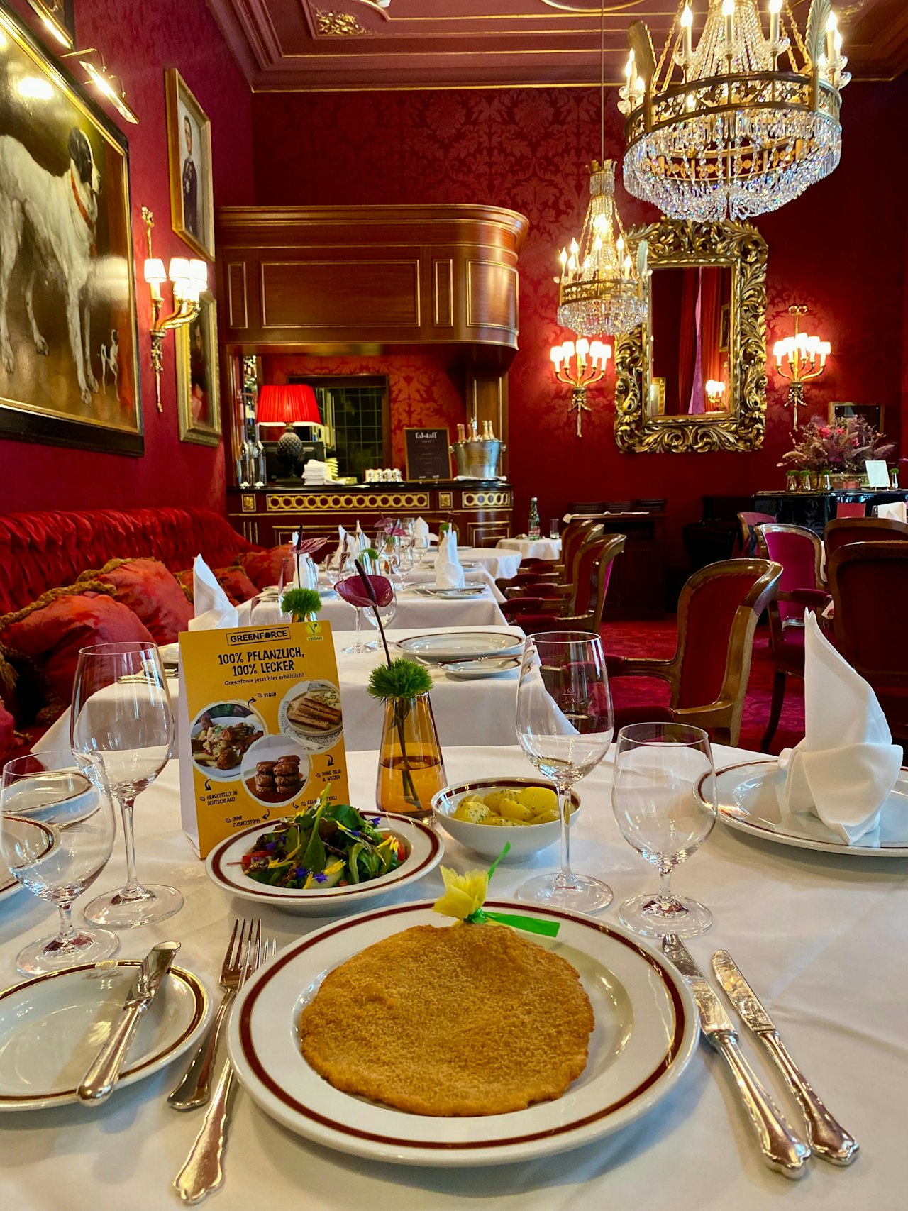 Heute.at - Mahlzeit! Veganes Schnitzel im Sacher kostet 39 Euro