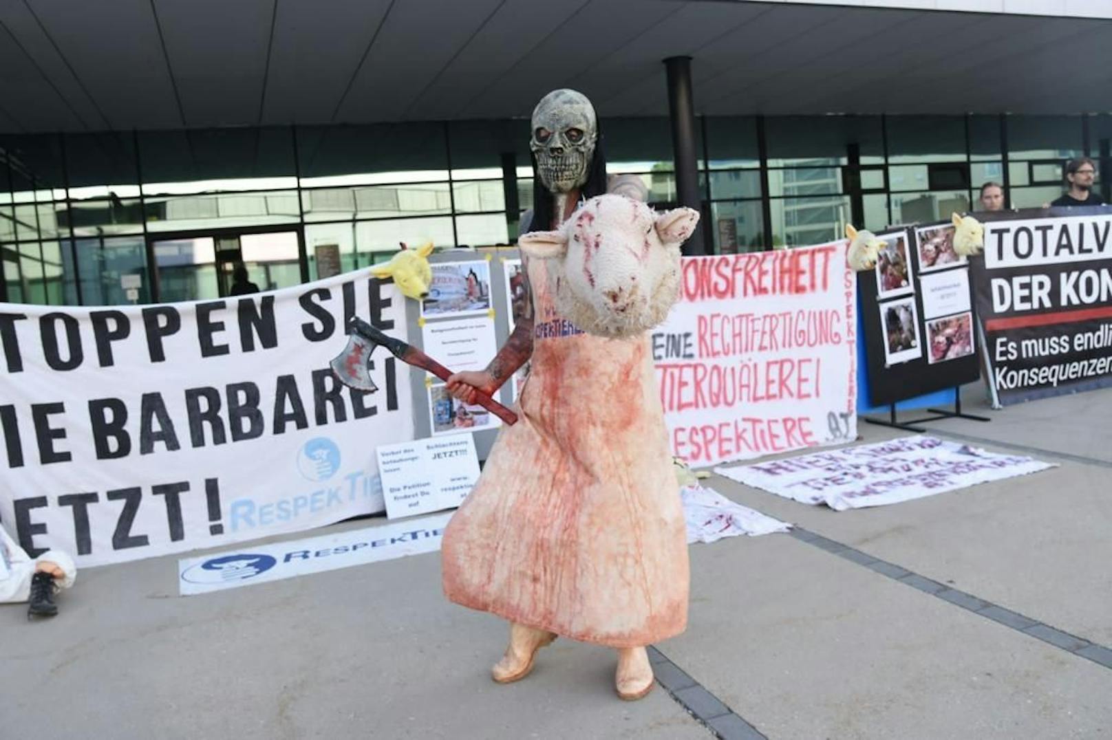 Die Demo vor dem Gericht in Korneuburg