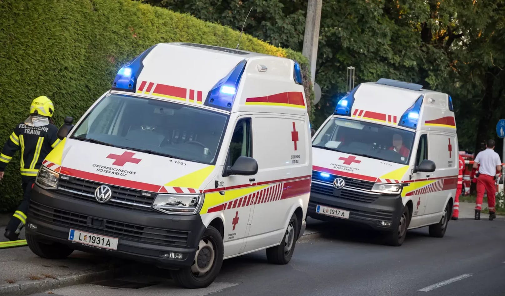 Die Rettung brachte einen Mitarbeiter des Bades ins Krankenhaus.