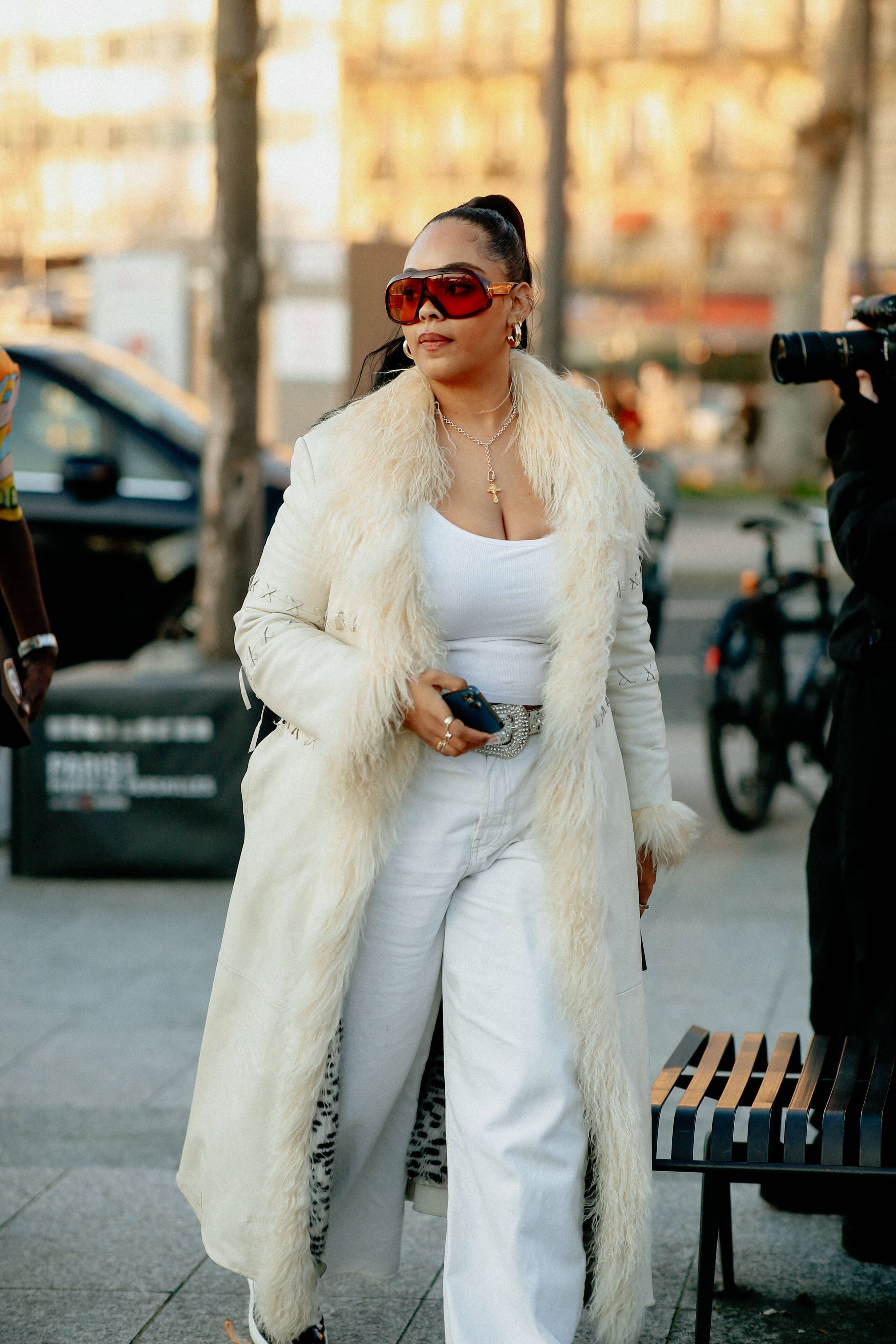 Stylistin Leah Abbott bei der Paris Fashion Week