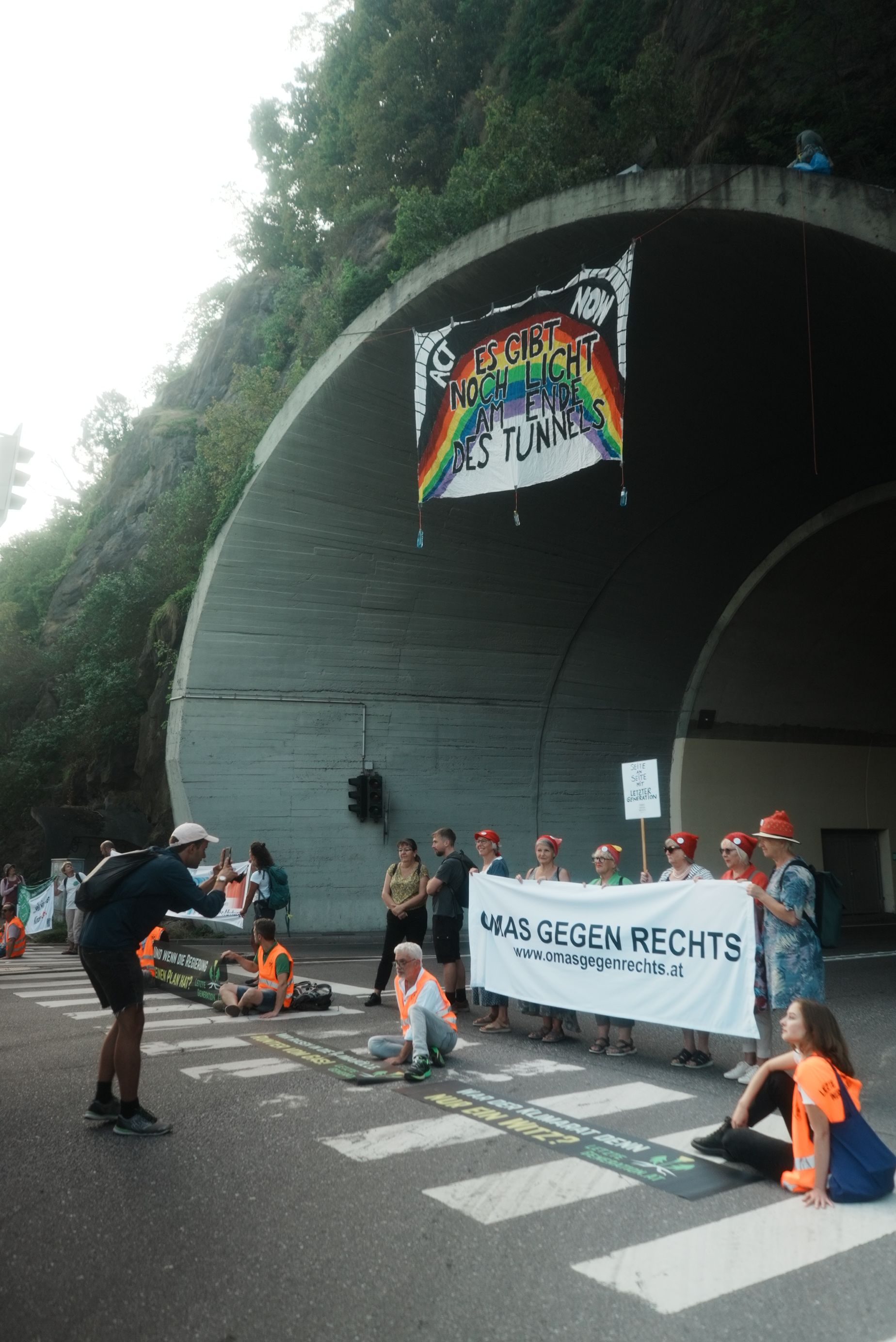 Am Dienstag behinderten mehrere Aktivisten der 