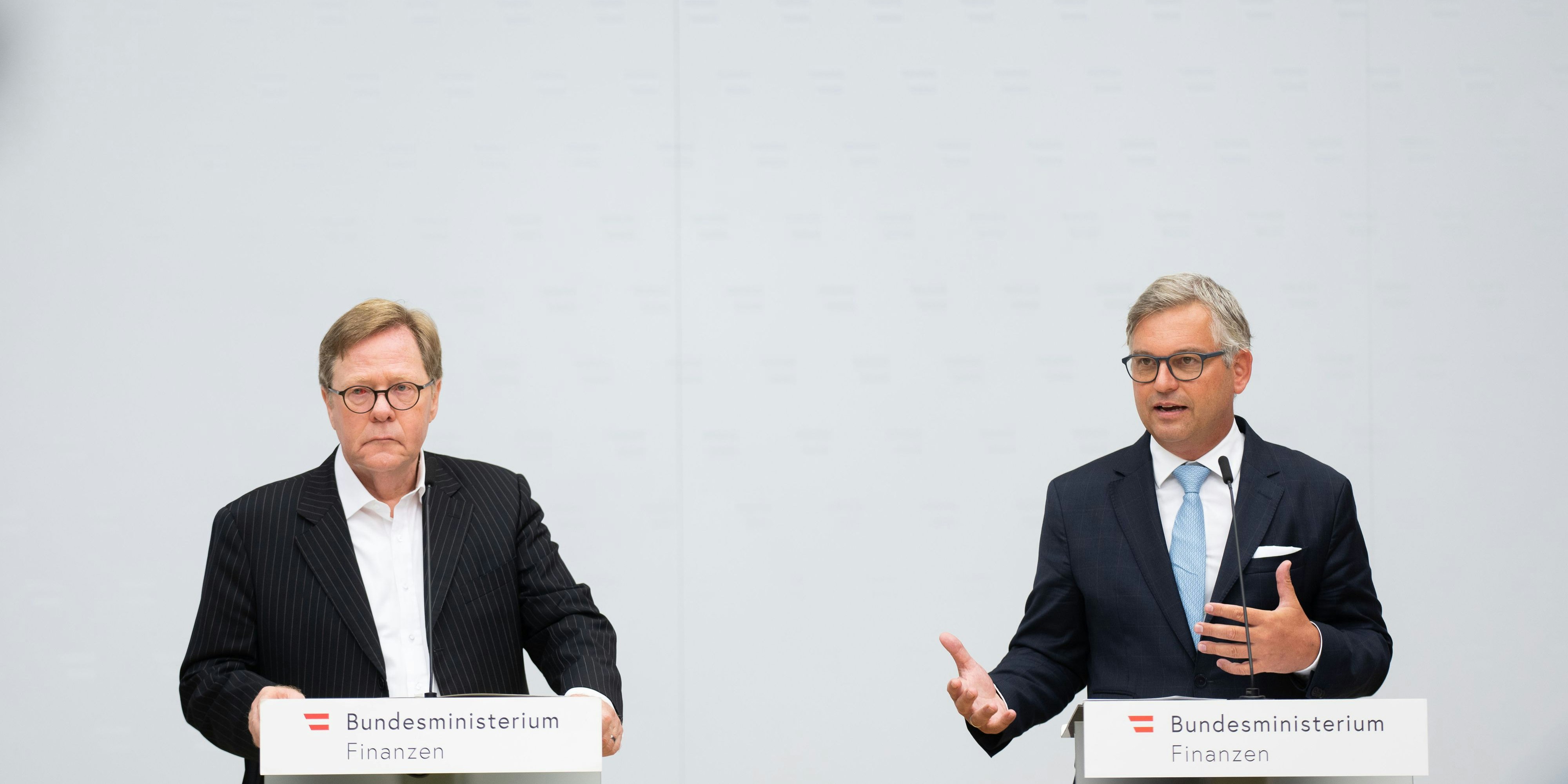 Obmann der Bankensparte in der WKO und Erste-Group-Chef Willibald Cernko gemeinsam mit Finanzminister Magnus Brunner (ÖVP)