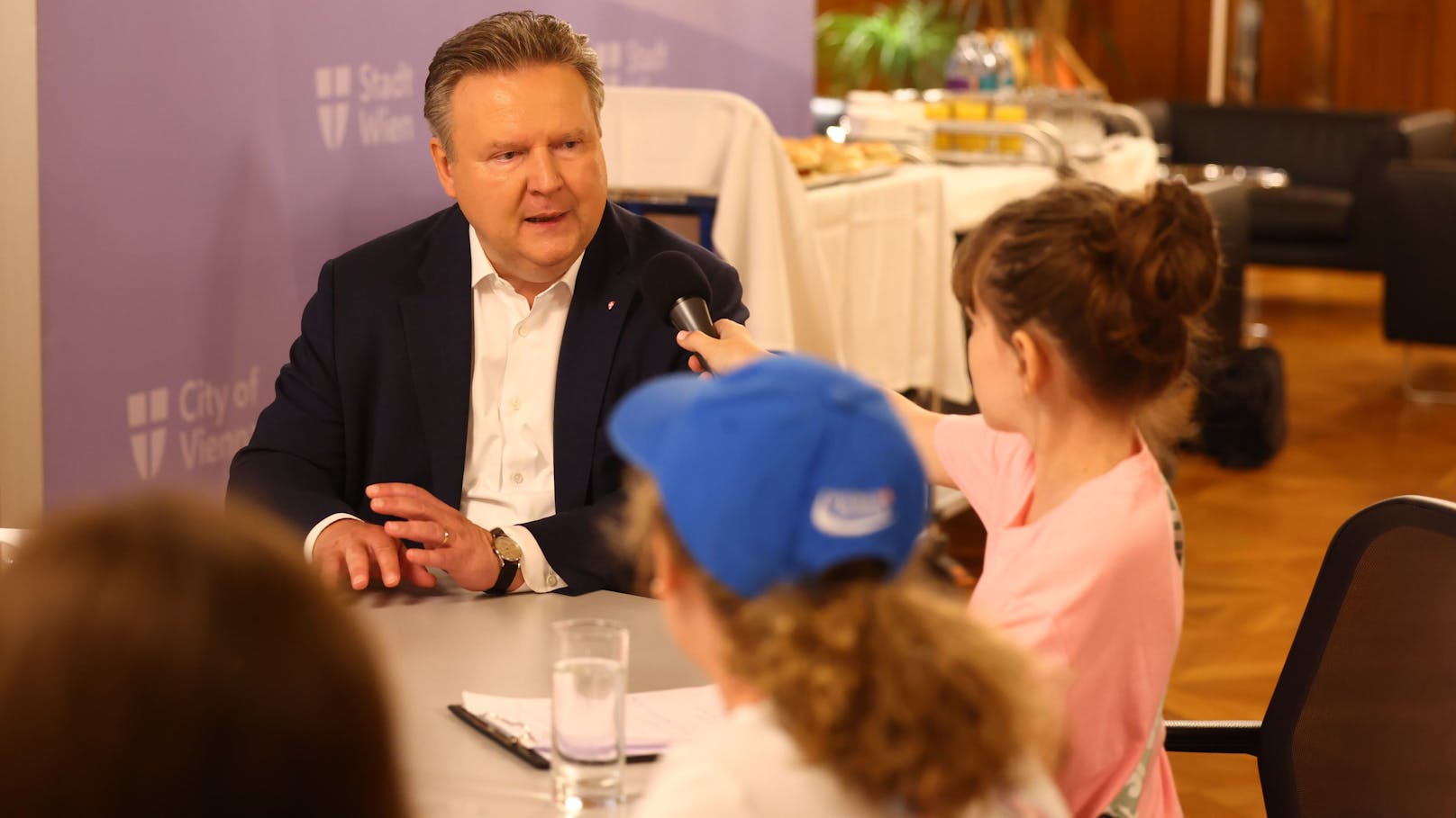 Wiens Bürgermeister Michael Ludwig (SPÖ) stellte sich den Fragen der Nachwuchsreporter.