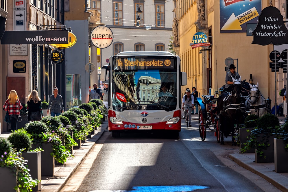 Ein Busfahrer der Wiener Linien musste am Dienstagabend die Polizei rufen. (Symbolbild)