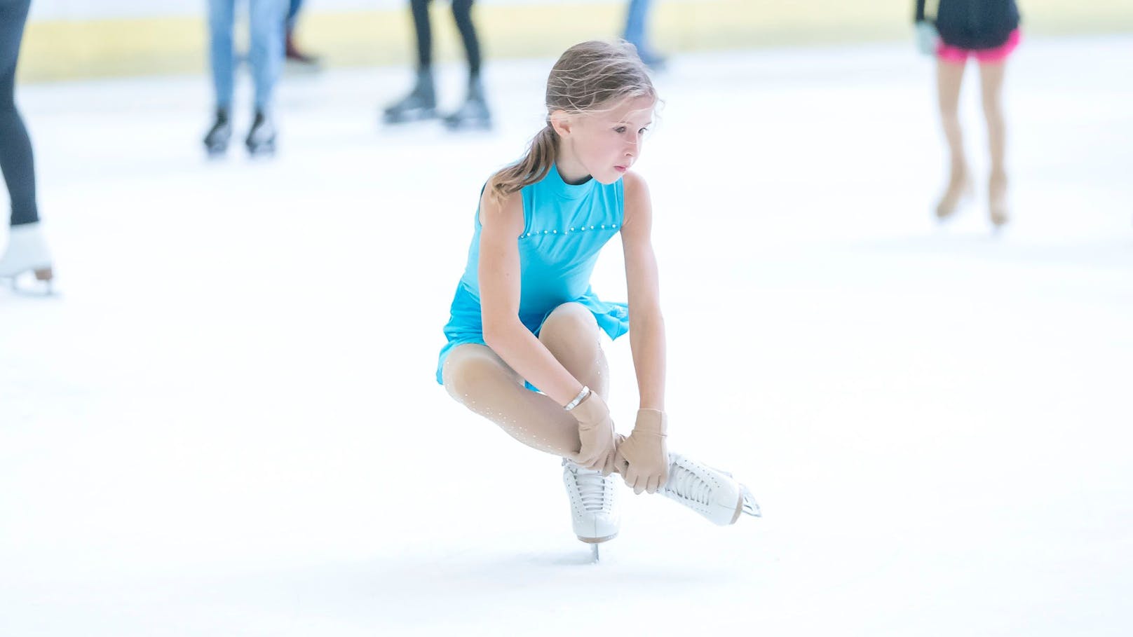 Eislaufen im Sommer in der Eishalle der Wiener Stadthalle.