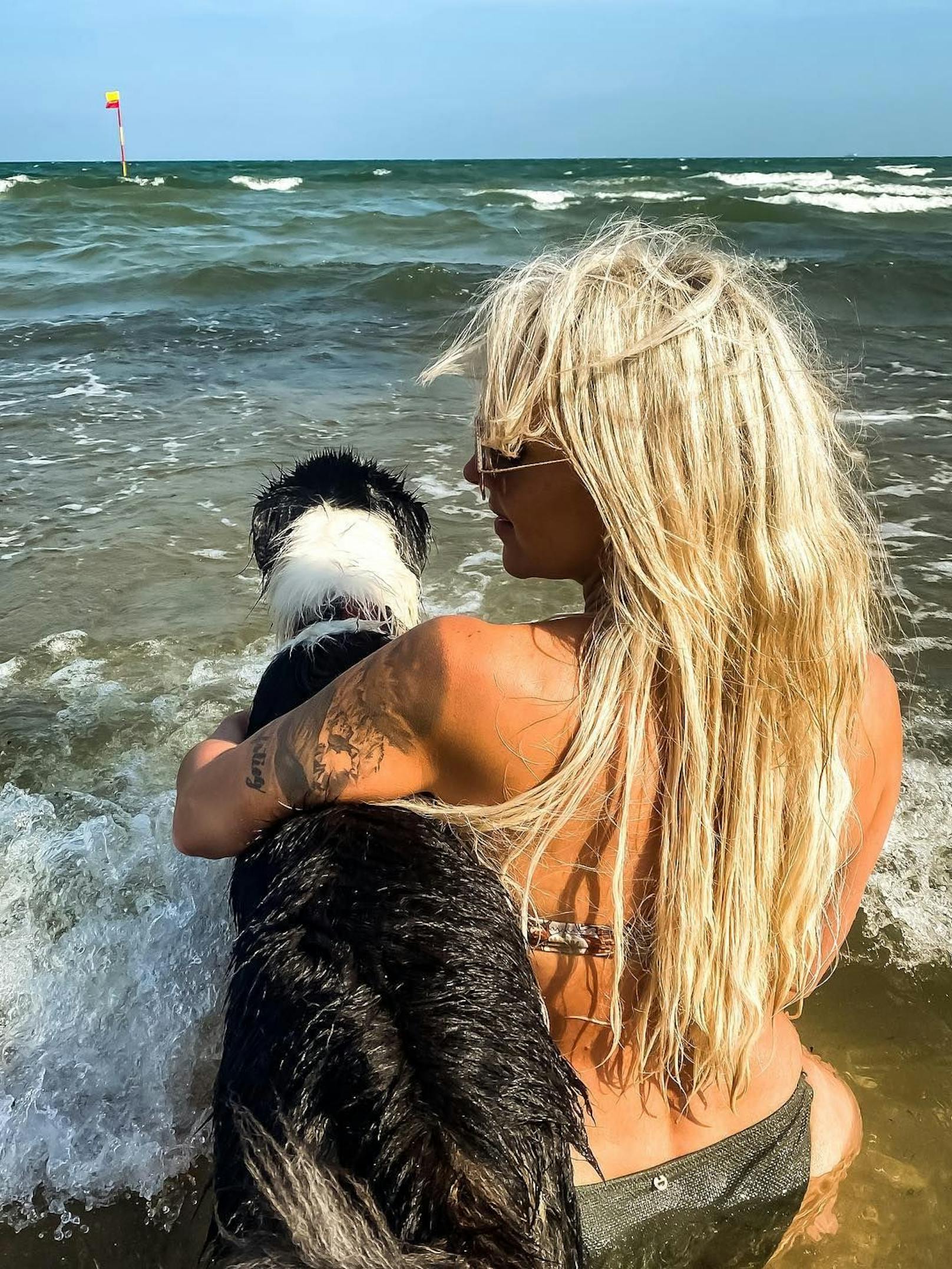 Camping-Fan <strong>Hannah</strong> verbringt den Sommer mit ihren Liebsten gerne in Italien. "Ein Paradies für die ganze Familie und unsere Hunde", schreibt die Sängerin auf Instagram.
