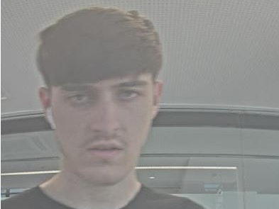 Dieser junge Mann soll schweren Diebstahl begangen haben. 