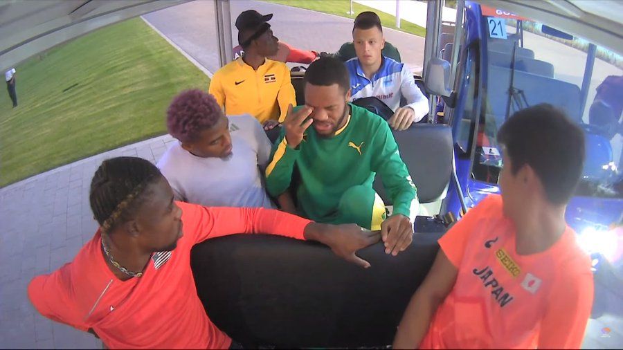 Noah Lyles saß in dem Golf-Cart auf dem Weg ins Stadion. 