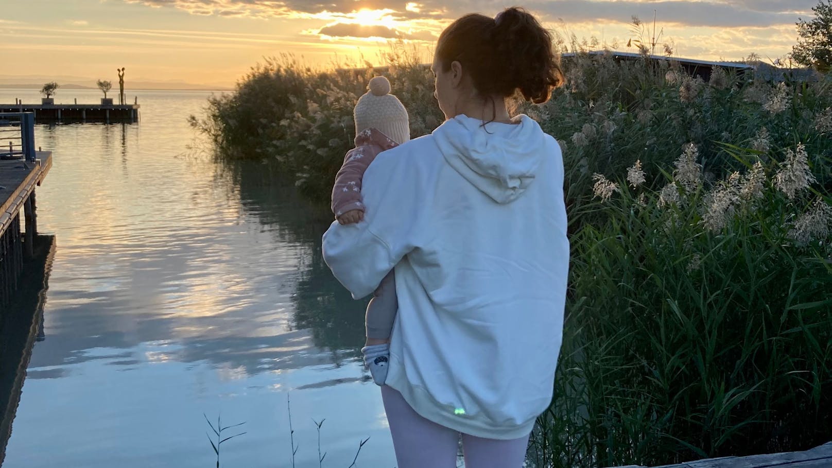 <strong>29.08.2023: Mama soll nach Fehlgeburt 9.000 Euro zurückzahlen.&nbsp;</strong>Jennifer L. erwartete Zwillinge, doch sie verlor ein Kind. Sie musste über ein Jahr auf ihr Karenzgeld warten und darf es nun nicht behalten. <a href="https://www.heute.at/s/mama-soll-nach-fehlgeburt-12000-euro-zurueckzahlen-100287917">Die ganze Story hier >>></a>