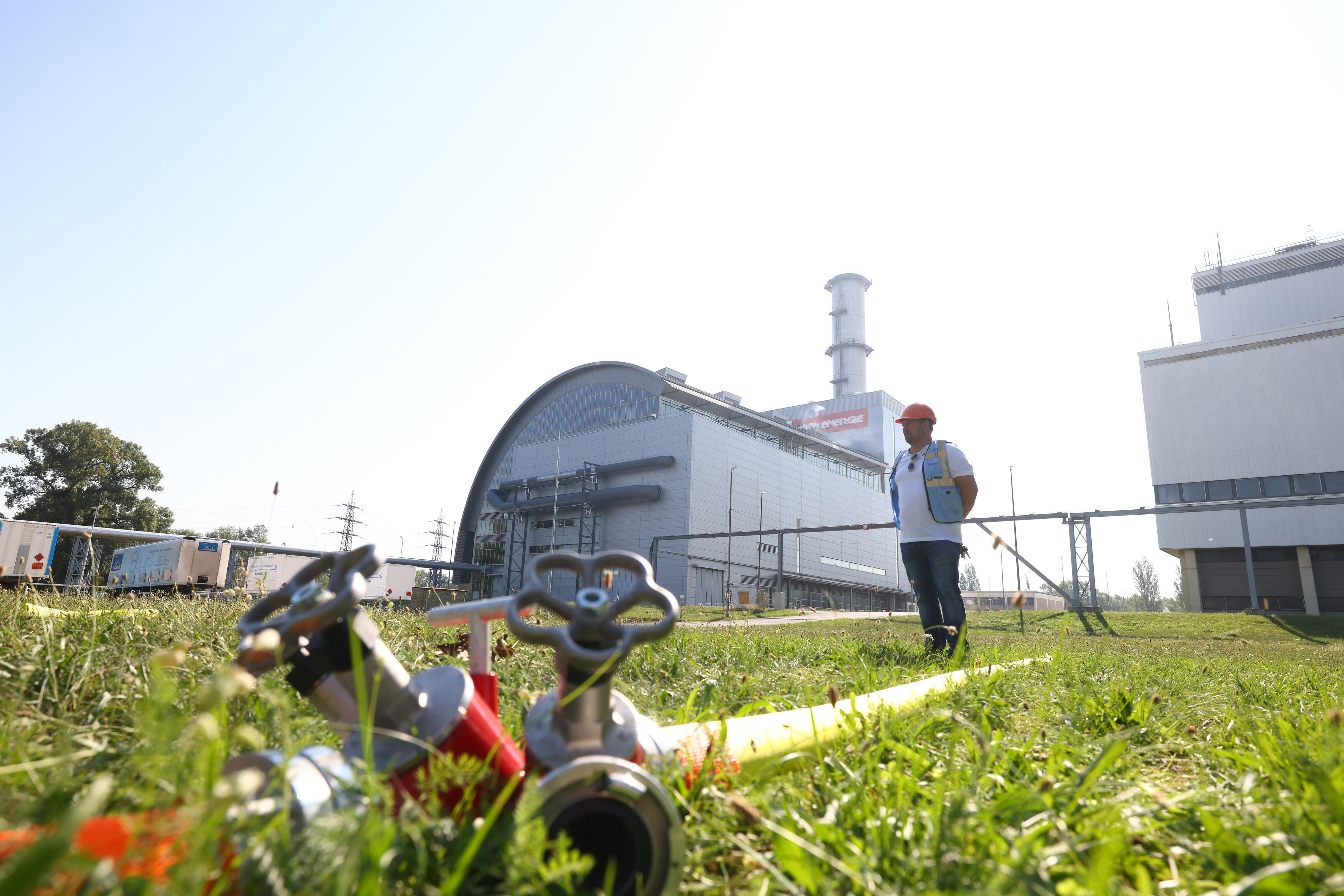 In diesem Gebäude des Kraftwerks Donaustadt finden aktuell Betriebsversuche zum Einsatz von Wasserstoff statt.