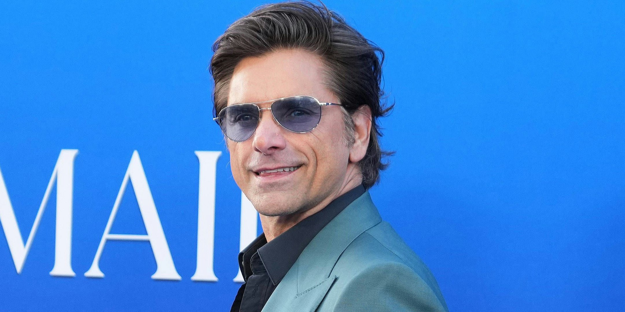 John Stamos zeigt auf Instagram, was er hat.