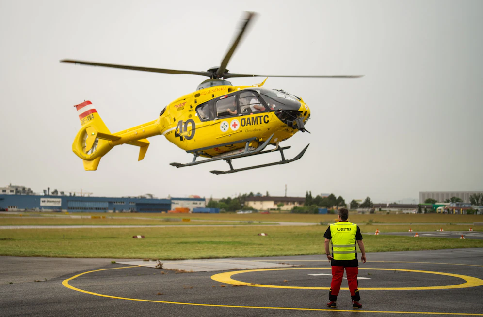 Die 34-Jährige wurde vom Wiener Rettungshubschrauber in den Schockraum eines Spitals gebracht. (Symbolbild)