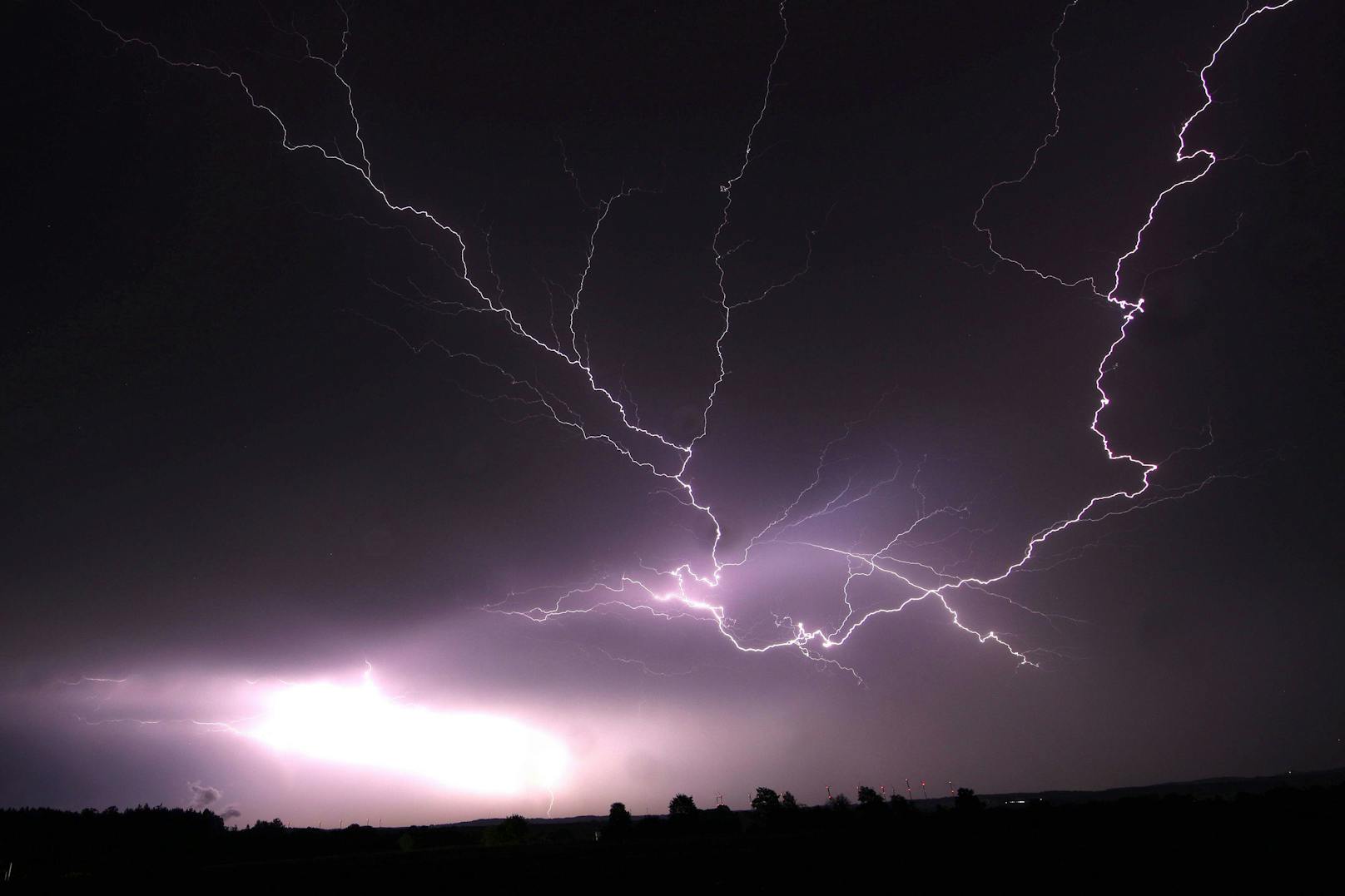 In weiten Teilen Österreichs wurde Unwetter-Warnstufe Rot ausgerufen. (Symbolbild)