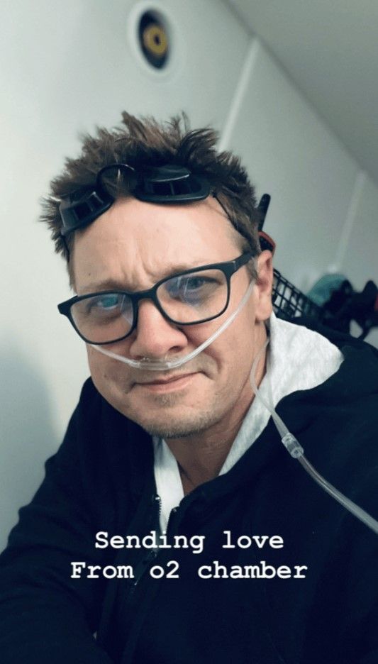 Mit diesem Bild meldete sich Jeremy Renner bei seinen Fans.