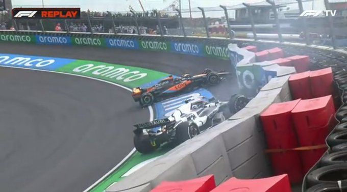 Oscar Piastri und Daniel Ricciardo sind in derselben Kurve gecrasht. 