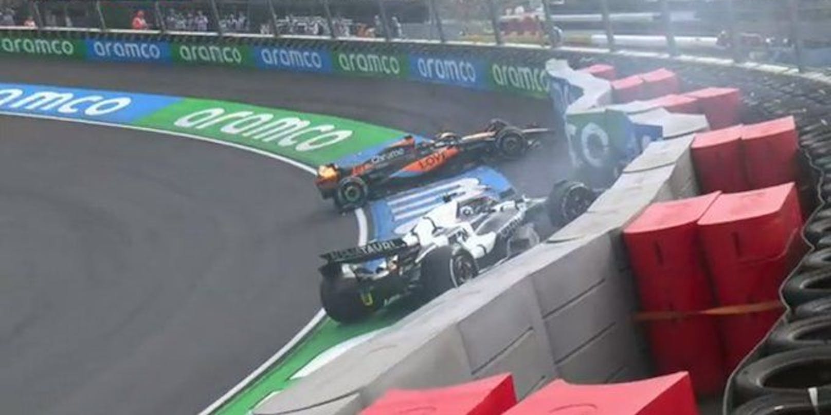 Oscar Piastri und Daniel Ricciardo sind in derselben Kurve gecrasht. 