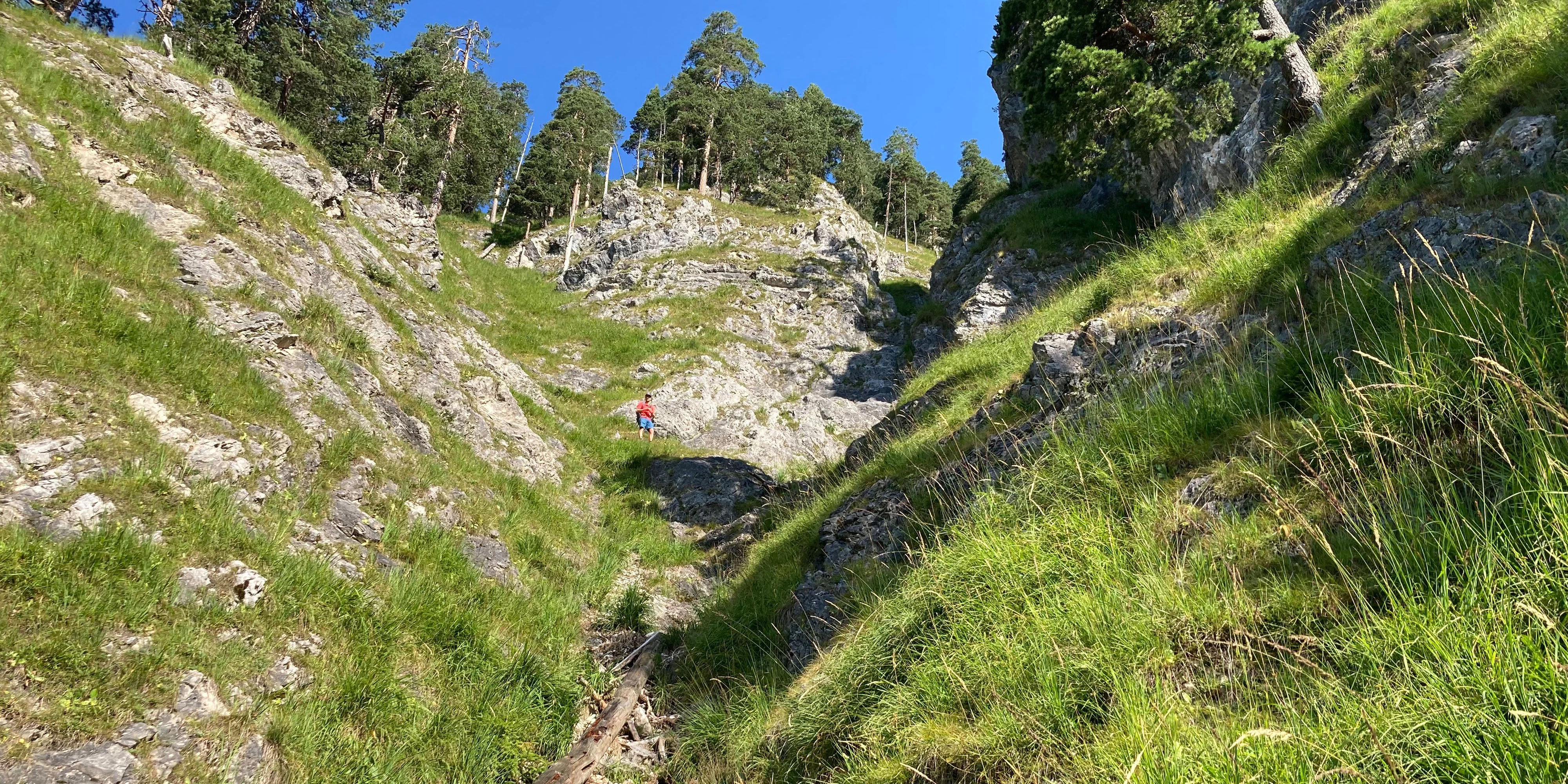 In dieser Steilrinne wurden die menschlichen Überresten von zwei tschechischen Wanderer gefunden und vom Polizeihubschrauber ins Tal geflogen.