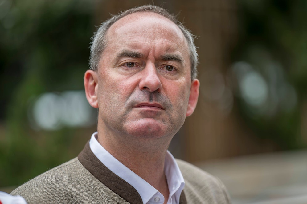 Gegen den bayrischen Vize-Ministerpräsidenten erheben Bekannte aus der Schulzeit schwere Anschuldigungen.