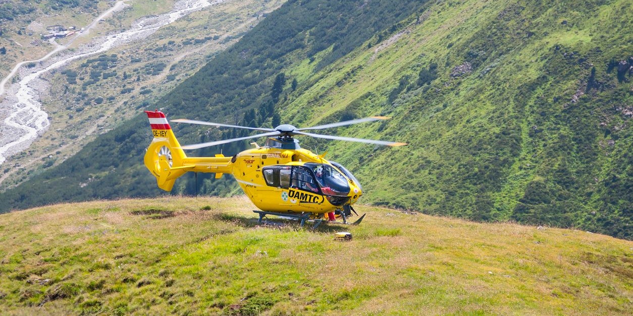 Der Rettungshubschrauber musste die kollabierte Wanderin ins Krankenhaus fliegen. Symbolbild. 