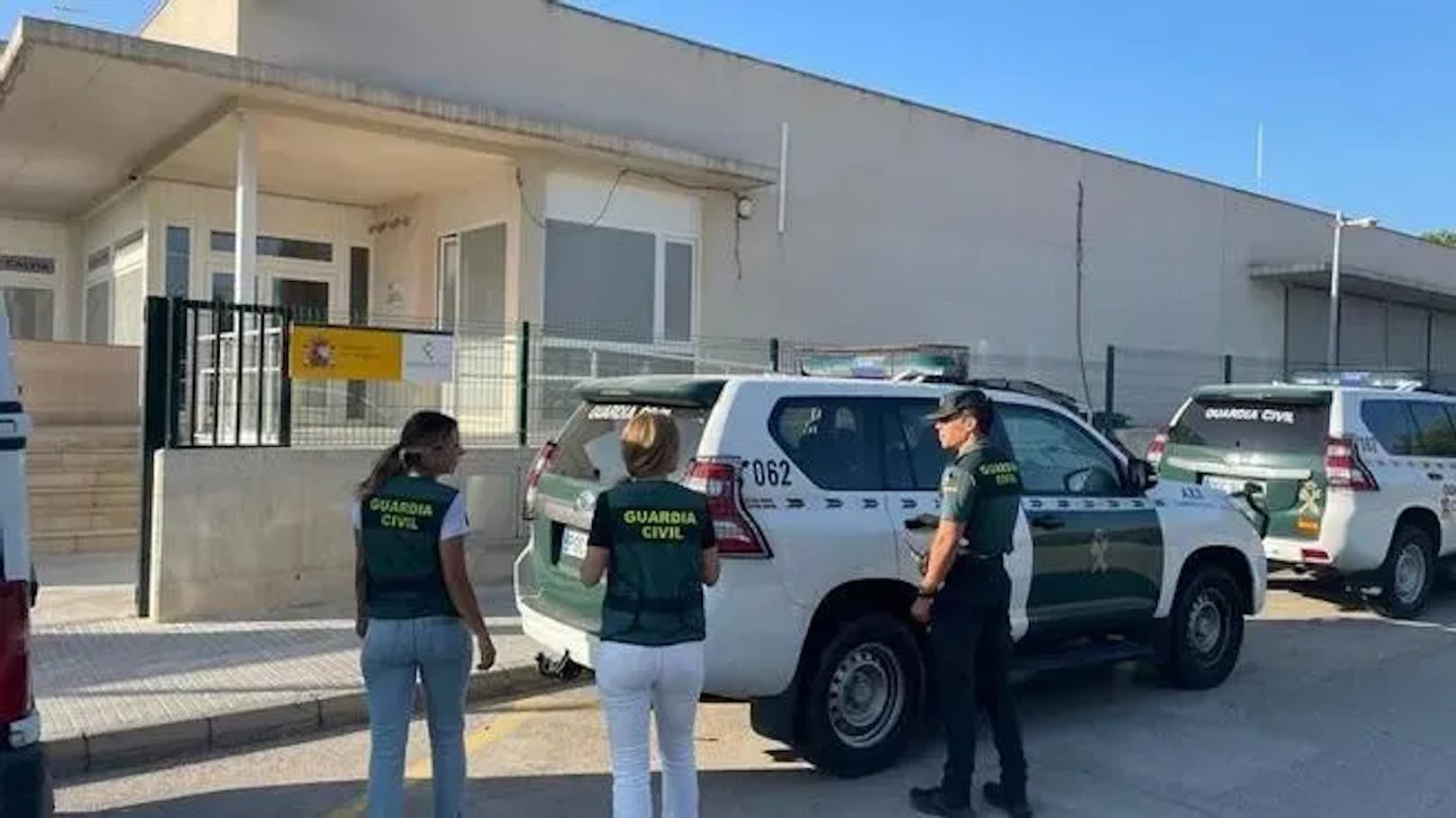 Die Guardia Civil hat drei Männer im Zusammenhang mit einer Vergewaltigung verhaftet.