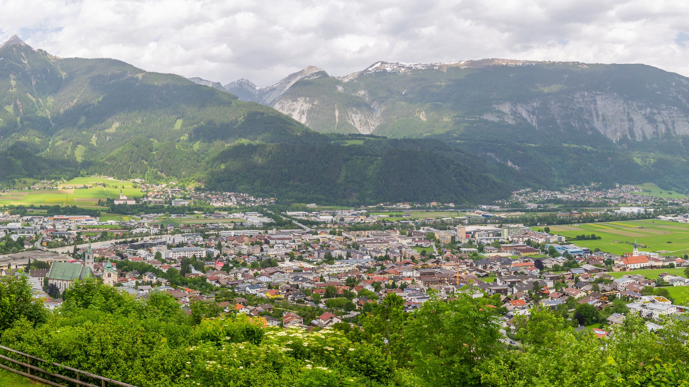 Download von www.picturedesk.com am 26.08.2023 (13:56).  View of Schwaz from view above the town, Schwaz, Tyrol, Austria, Europe - 20190612_PD17279 - Rechteinfo: Royalty Free (RF) Model Released