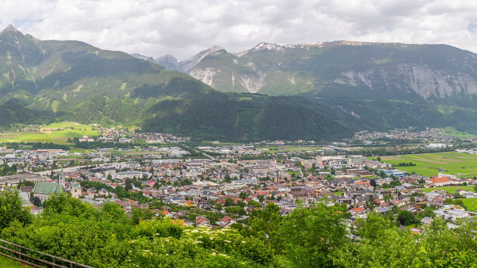 Im Tiroler Unterland (im Bild: Schwaz) bebte am Samstagmittag die Erde.