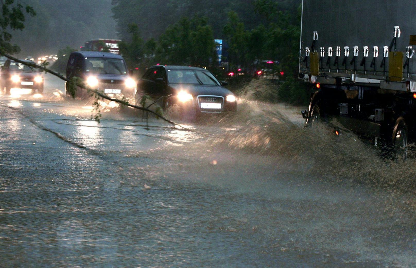 Wegen der sich dramatsich verschlechternden Wettersituation dürften viele Urlauber bereits früher die Heimreise antreten.