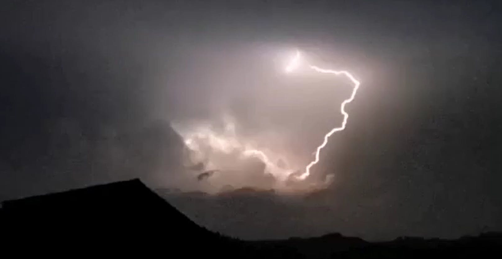 In der Nacht auf Samstag fetzten unzähliche Starkgewitter durch das Land.