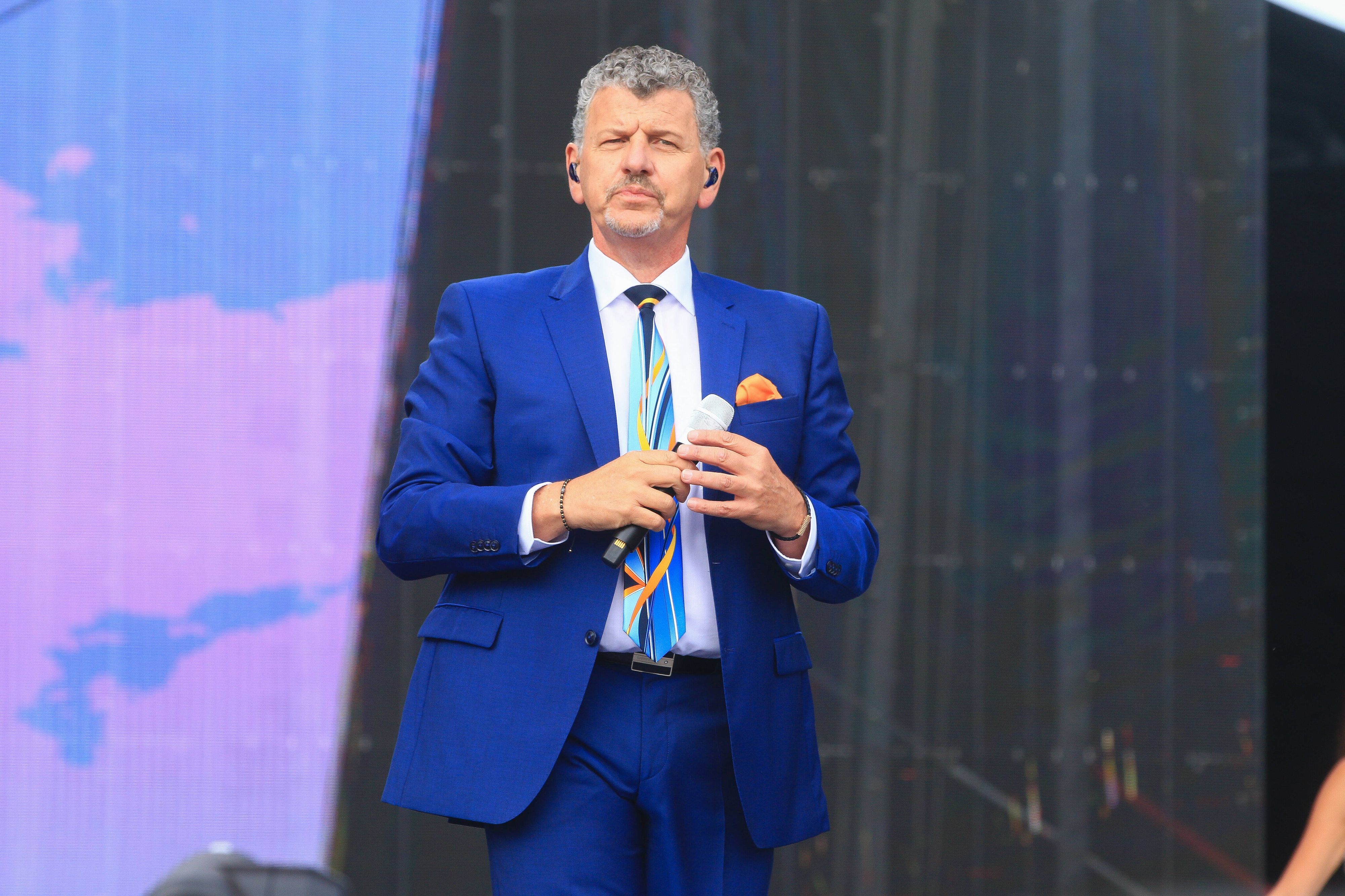 Heute.at - Hosenstall offen! Peinlicher Bühnen-Moment für Semino