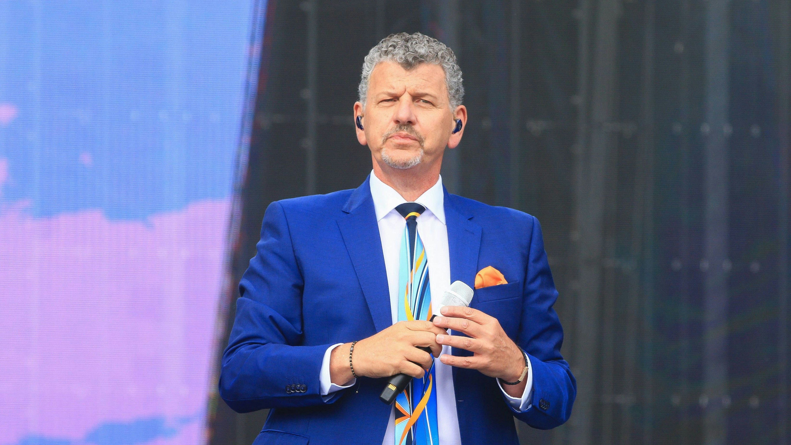 Heute.at - Hosenstall offen! Peinlicher Bühnen-Moment für Semino