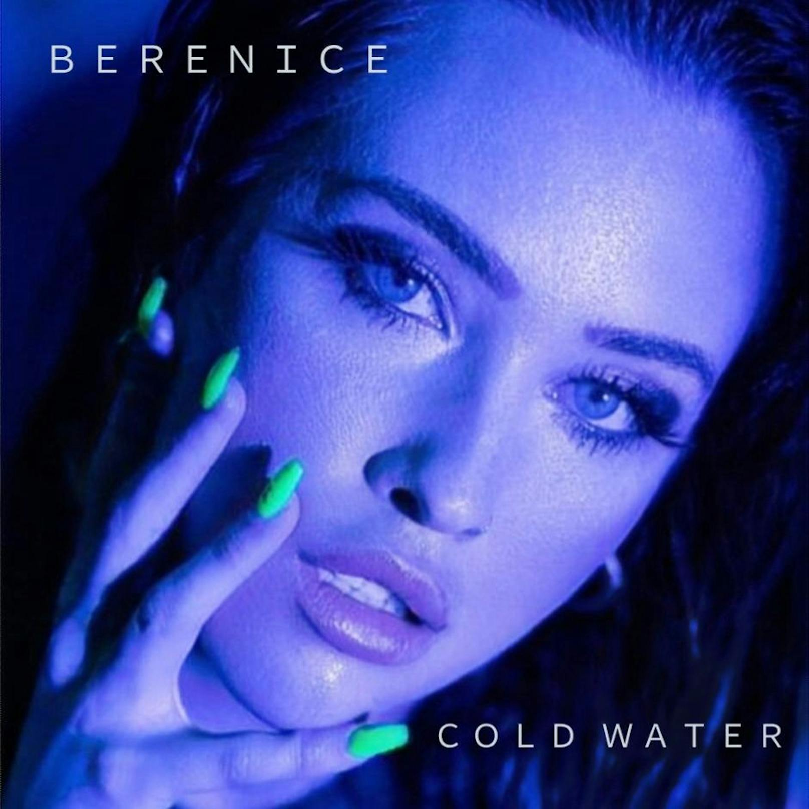"Cold Water": Ihr neuer Song klingt nicht nur international, sondern ist auch ein absoluter Partysong! Die Mischung aus R‘n‘B, 80‘s, Disco und Pop lassen die stimmgewaltige Sängerin in neuem Glanz erstrahlen.