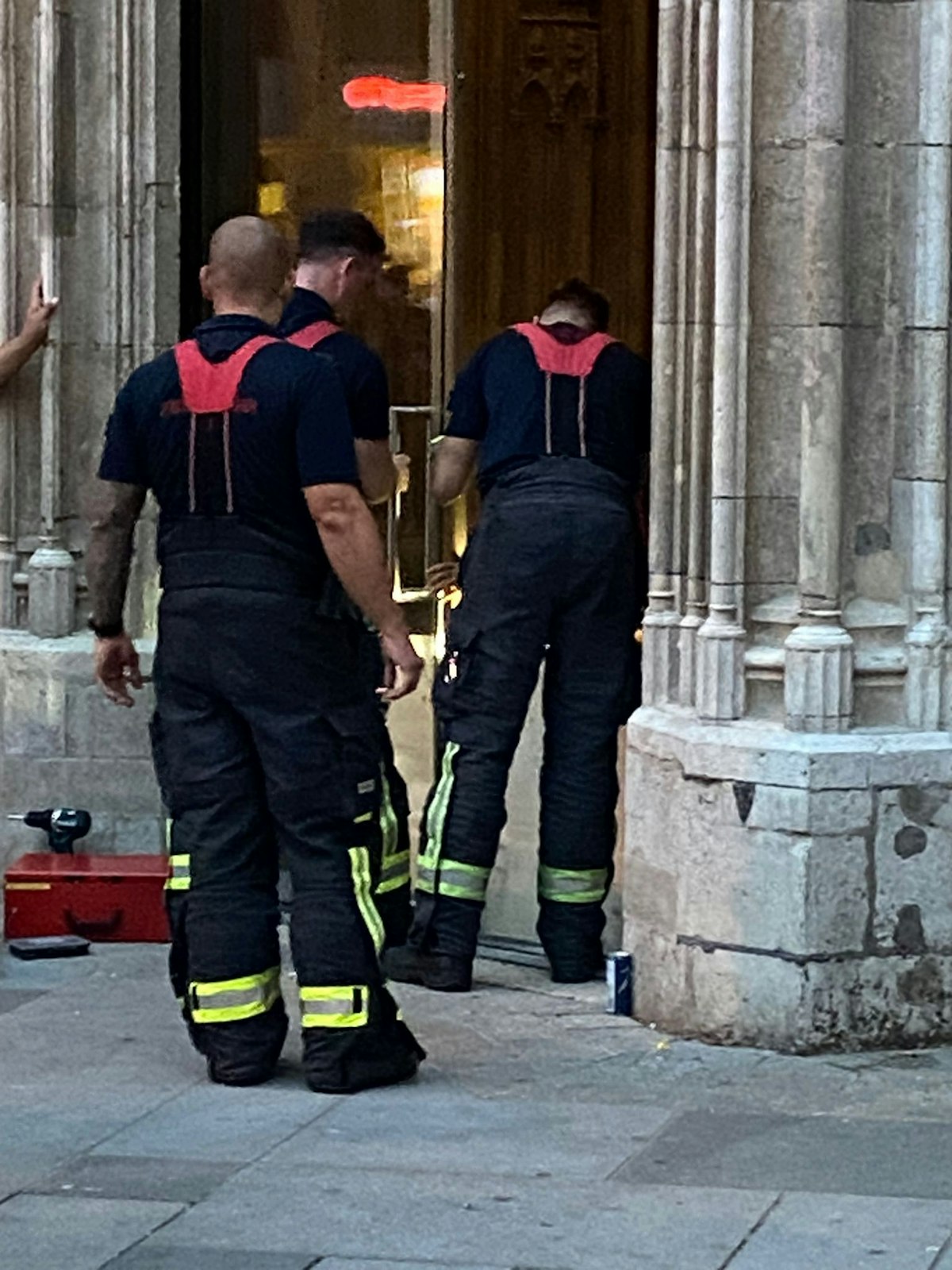 Die Feuerwehr reparierte den Schaden provisorisch. 