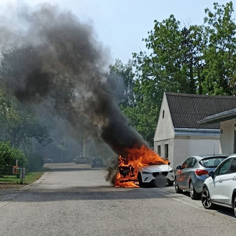 Der Wagen stand in Vollbrand.