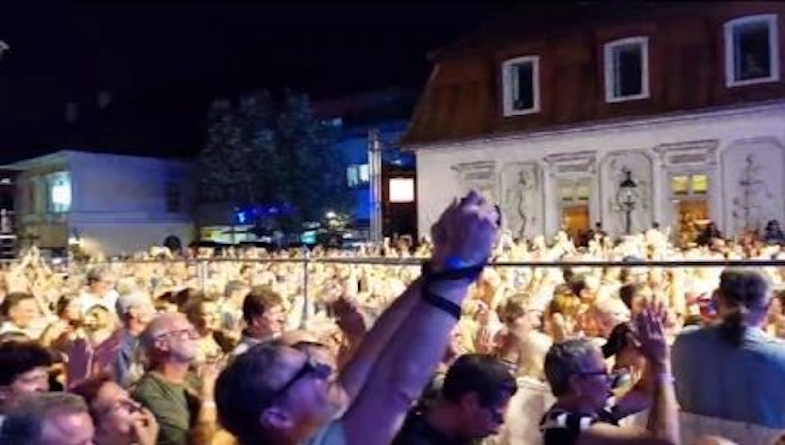 Der Hauptplatz in Purkersdorf war bummvoll.