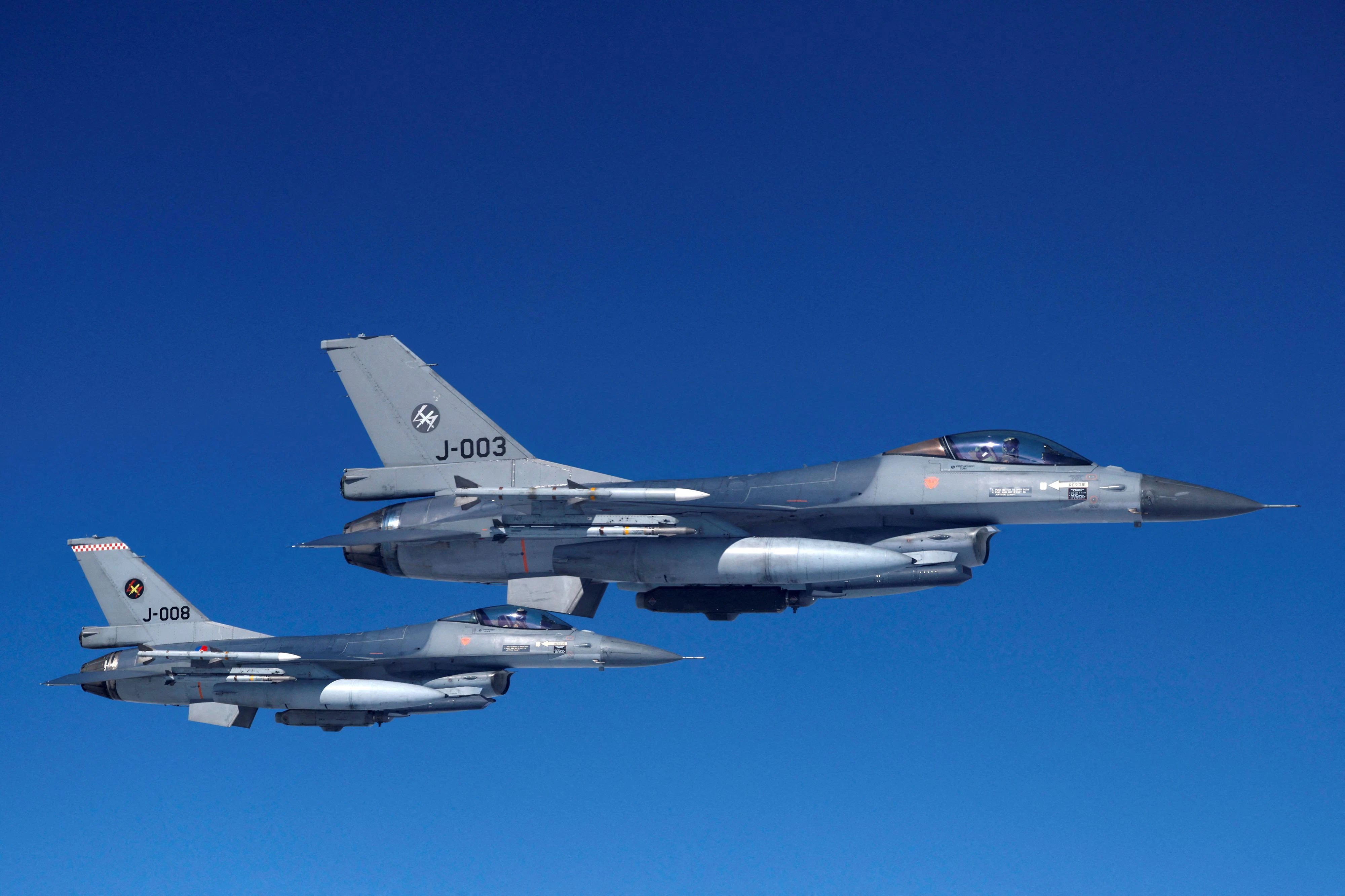 Die Ukraine erwartet mehrere Lieferungen von F-16-Kampfjets.