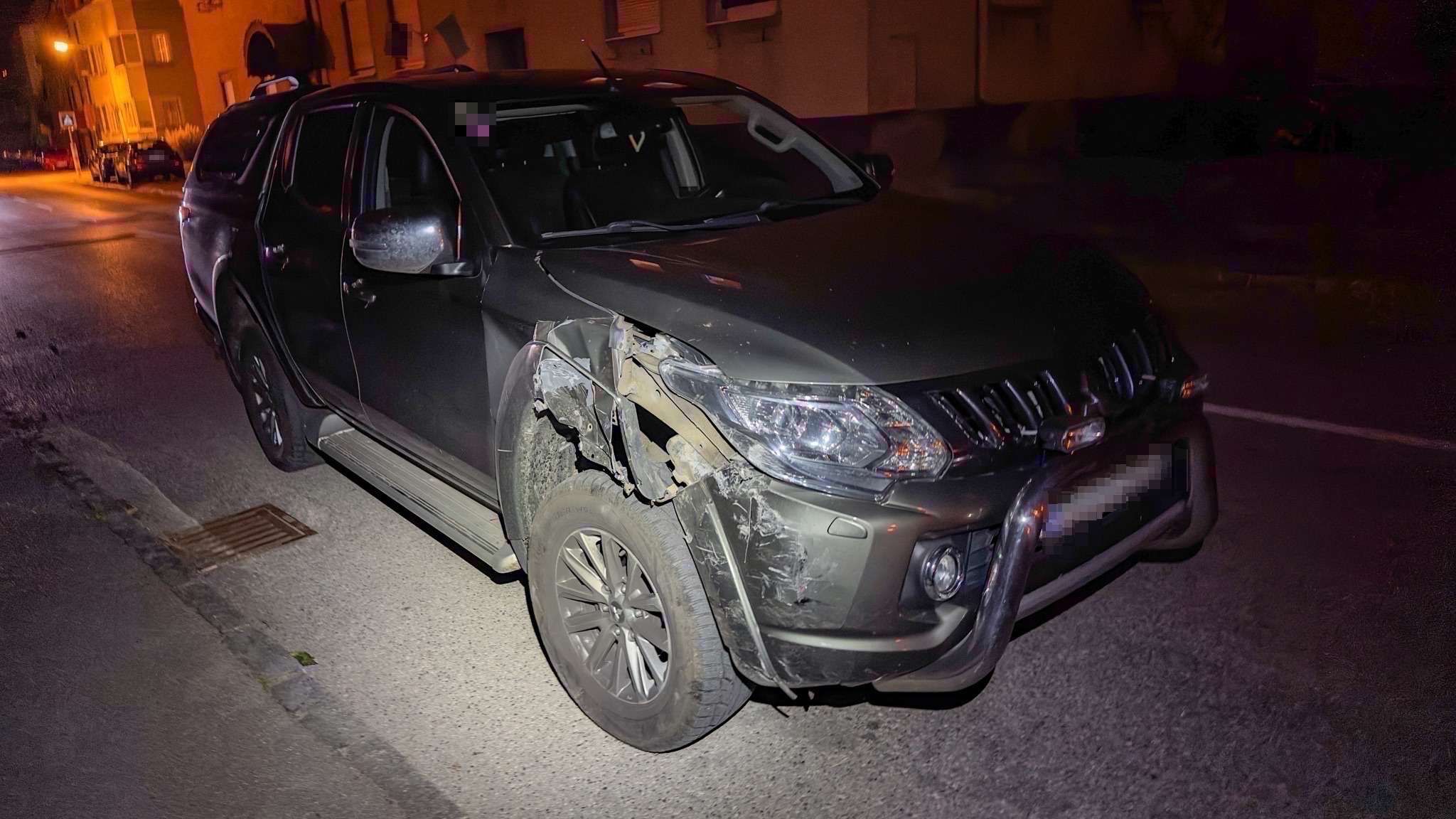 Alko-Lenker krachte mit Pkw in geparkte Fahrzeuge