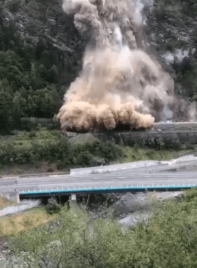 Massiver Erdrutsch kappt die Zugverbindung zwischen Frankreich und Italien.