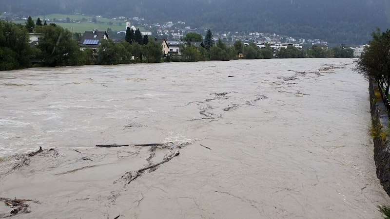 Alarmierende Nachrichten aus Schwaz in Österreich: Der Inn führt am Montag (28.08.2023) so viel Wasser, dass die Behörden gezwungen waren, drastische Maßnahmen zu ergreifen.
