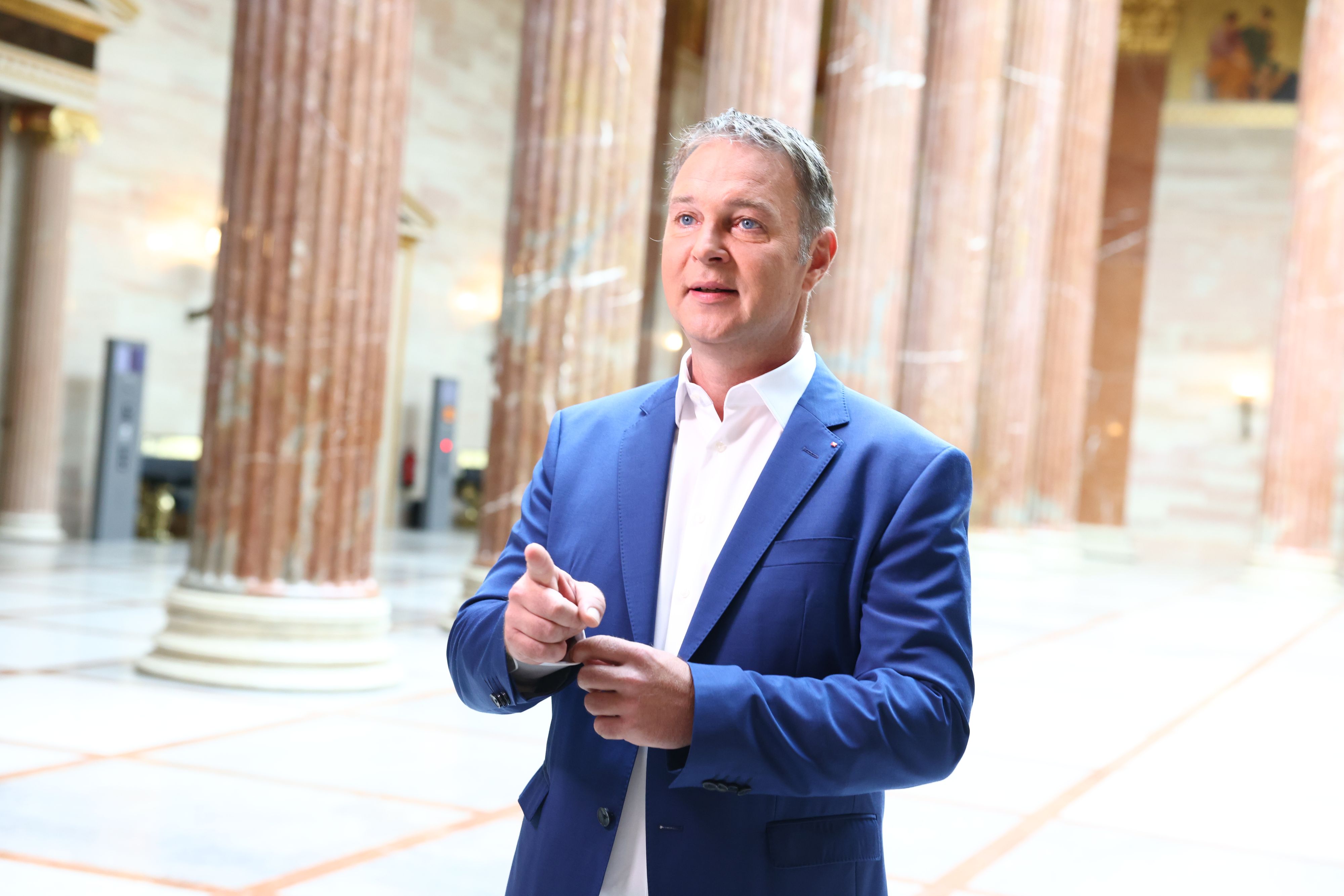 Andreas Babler im Parlamentsgebäude, wo sich die Politspitze am Mittwoch zusammenfand. (Archivbild)